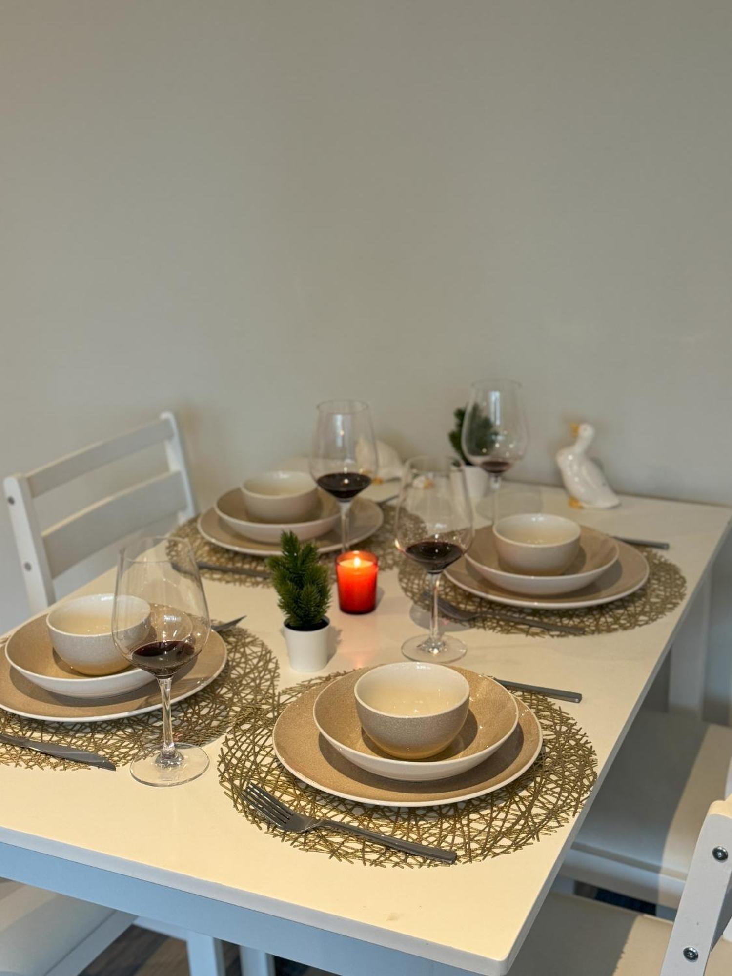 Minimalist 2-bed, 2-bath In Cbd - Free Parking Melbourne