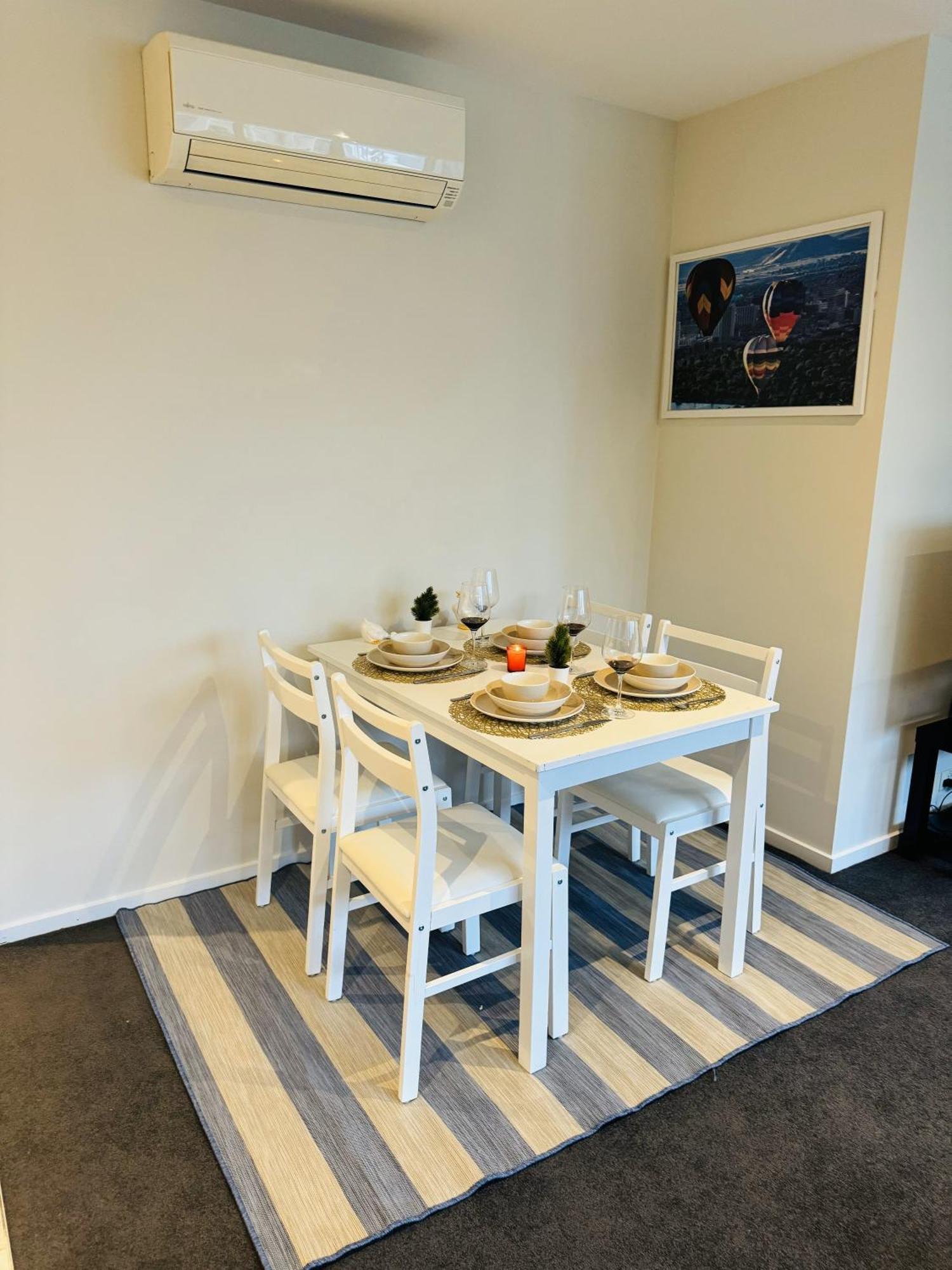 Apartment Minimalist 2-bed, 2-bath In Cbd - Free Parking Melbourne