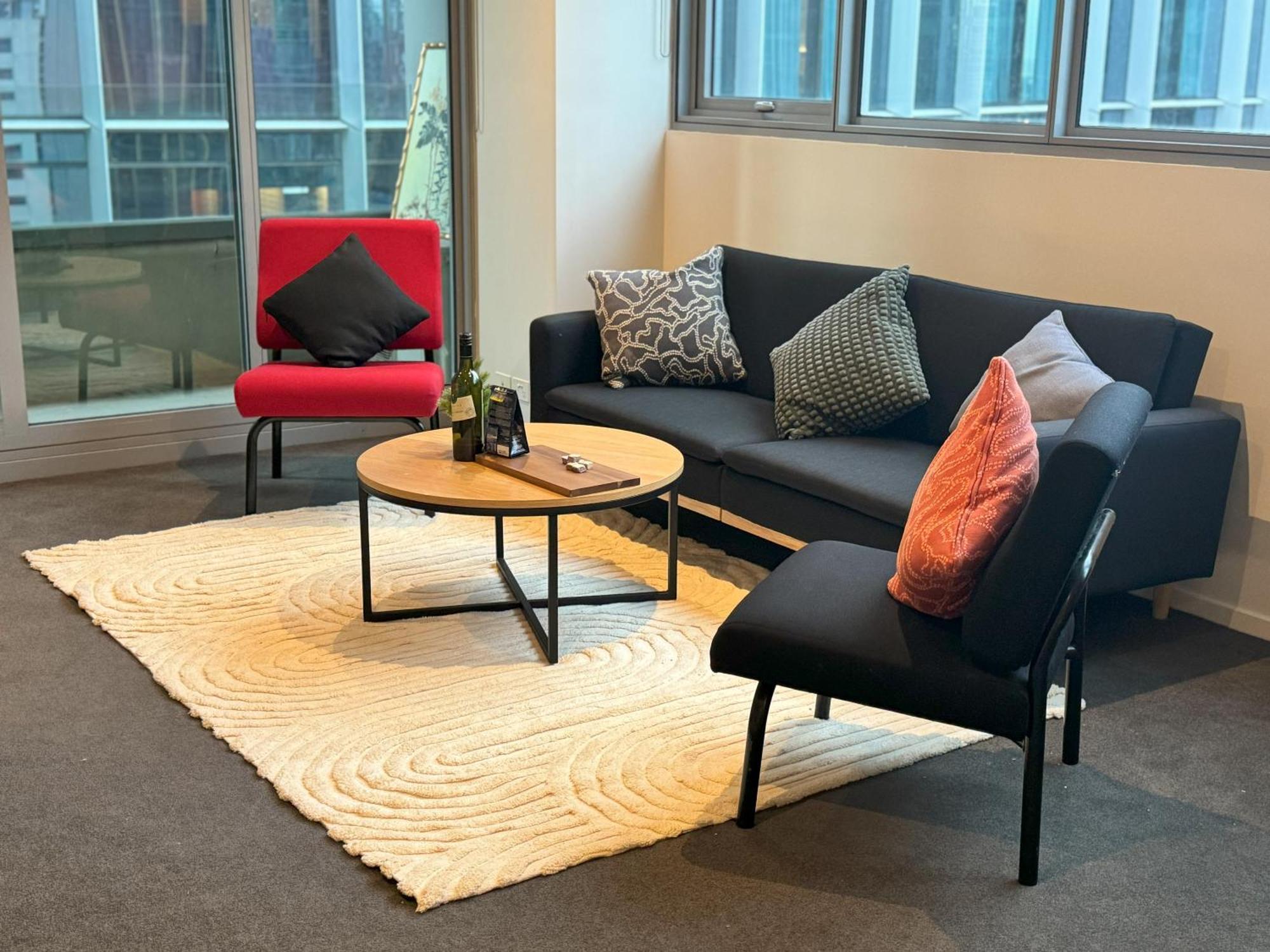 Minimalist 2-bed, 2-bath In Cbd - Free Parking Melbourne