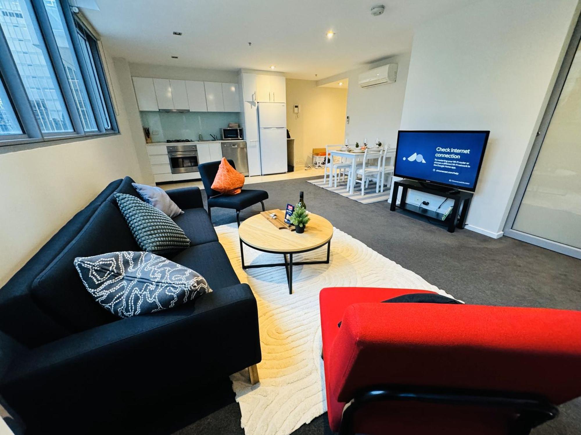 Minimalist 2-bed, 2-bath In Cbd - Free Parking