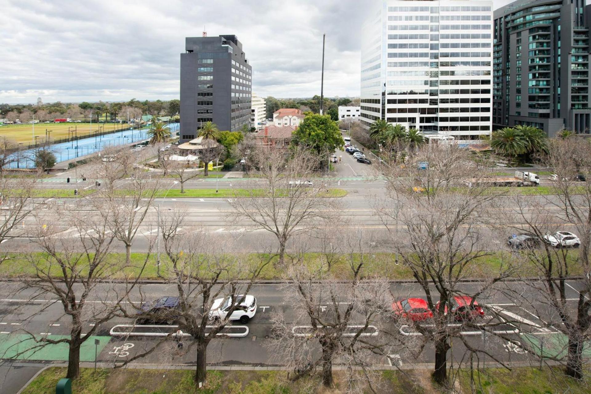 Spectacular 3-bedroom Penthouse With Private Lift On St Kilda Rd Apartamento