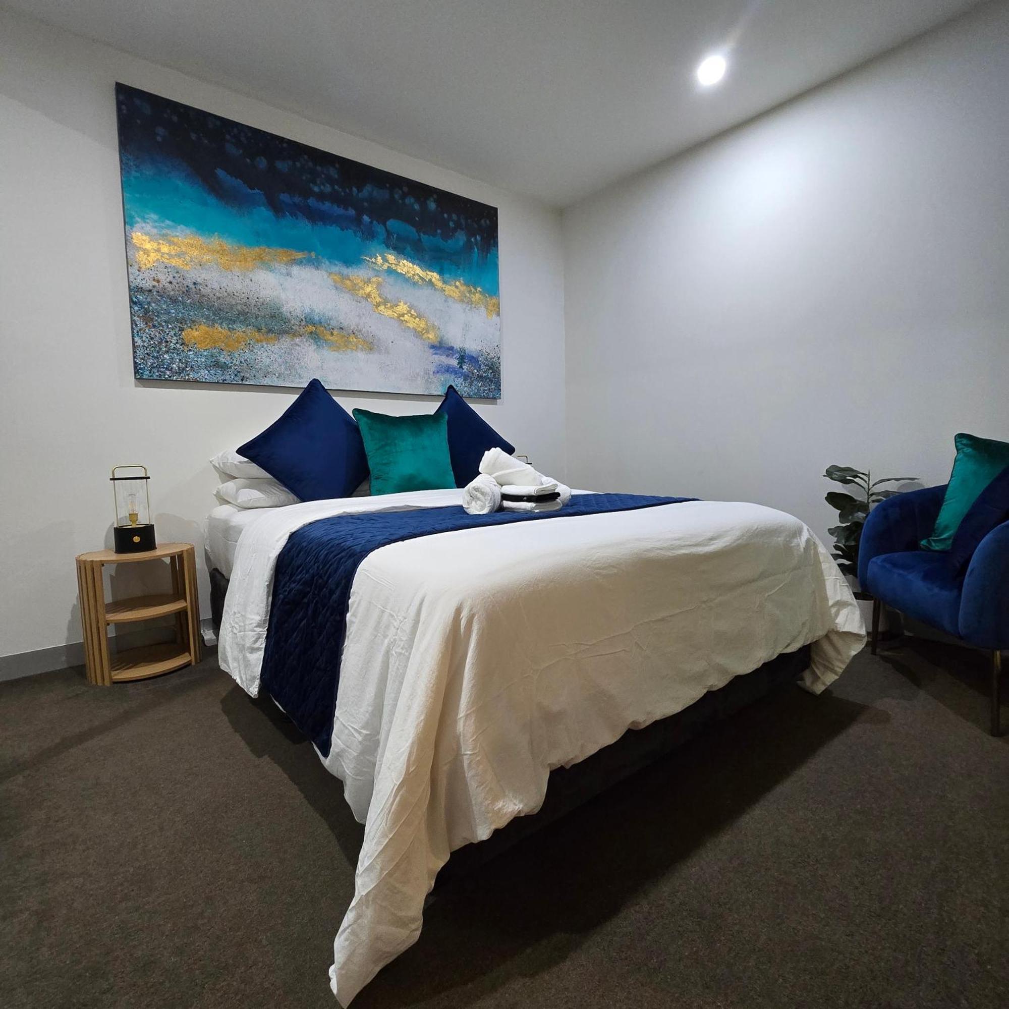 Pristine On Flinders Apartment *