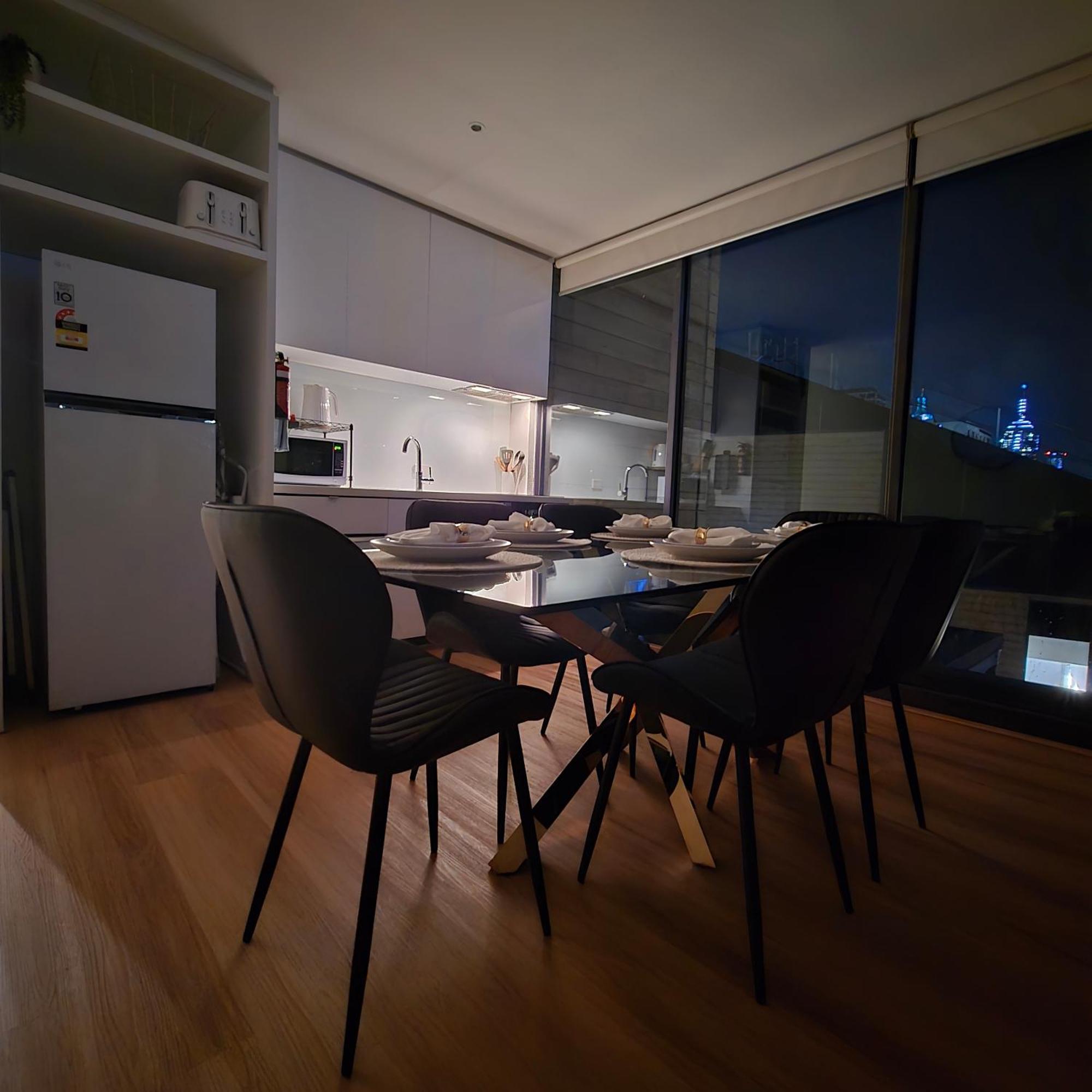 Pristine On Flinders Apartment