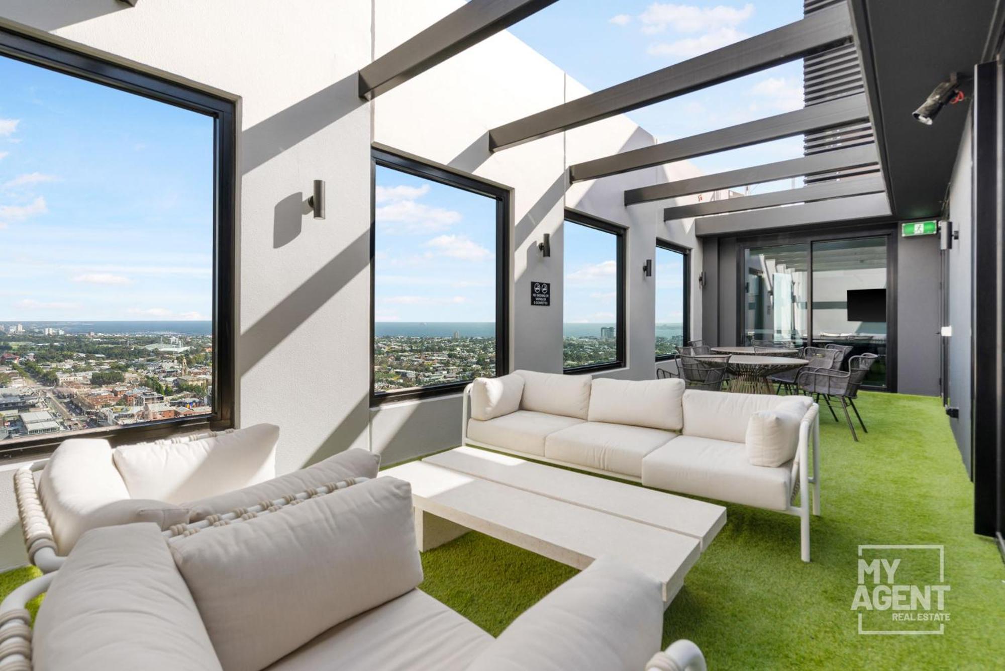 In Luxury At Stature - Sleeps 4 *