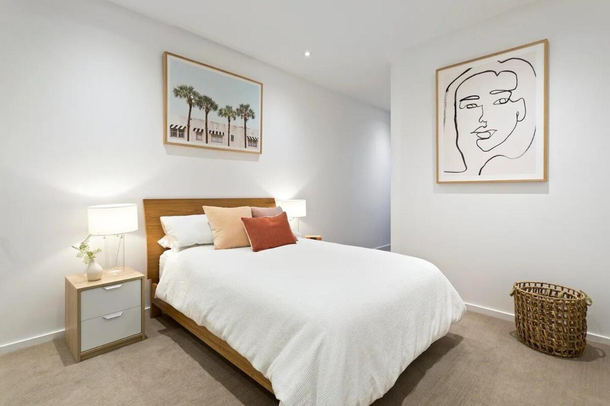 Prima Tower 5 Bedrooms * Melbourne