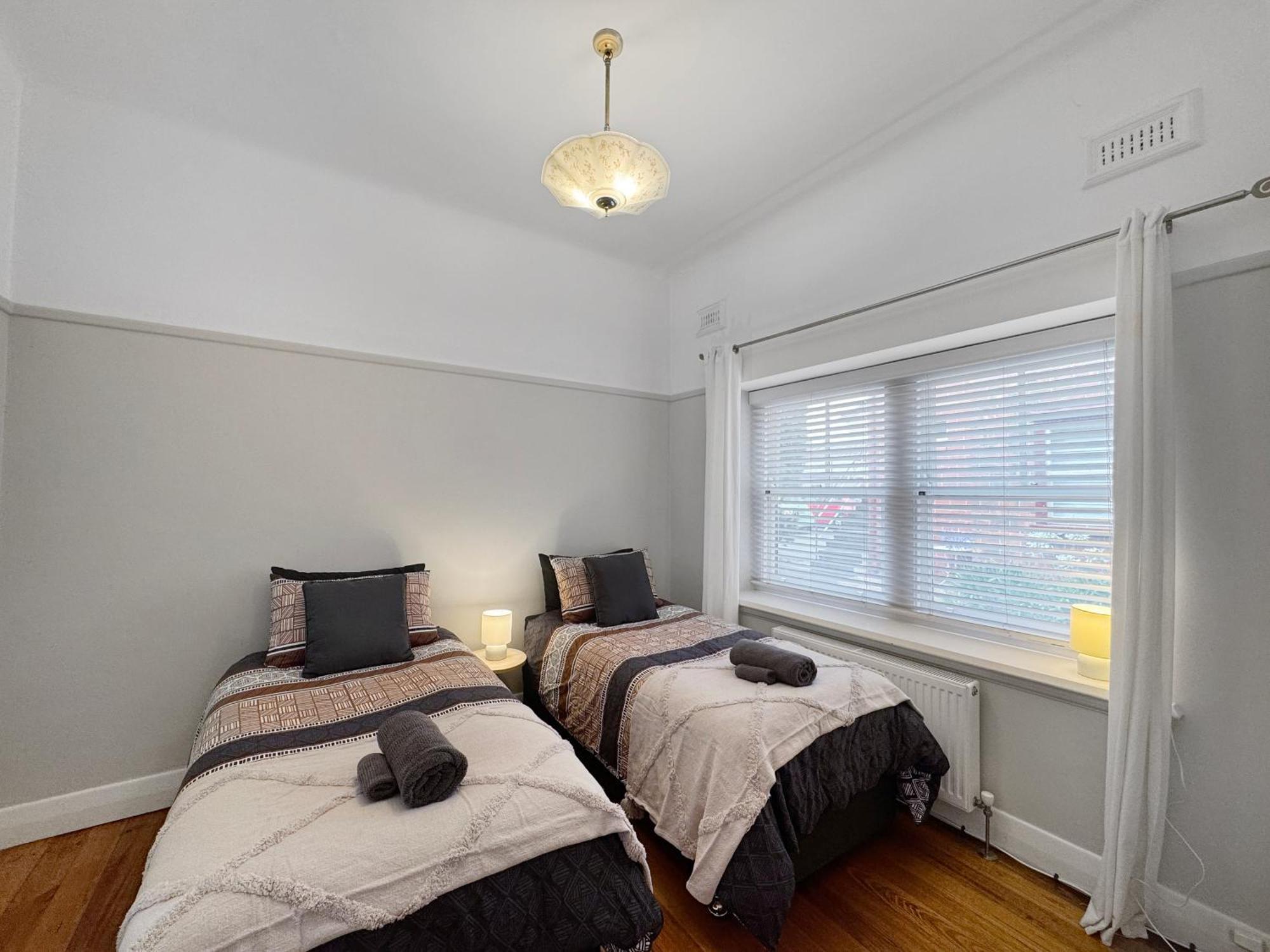 Ground Floor Apartment, 250 Metres To The Apartment Melbourne