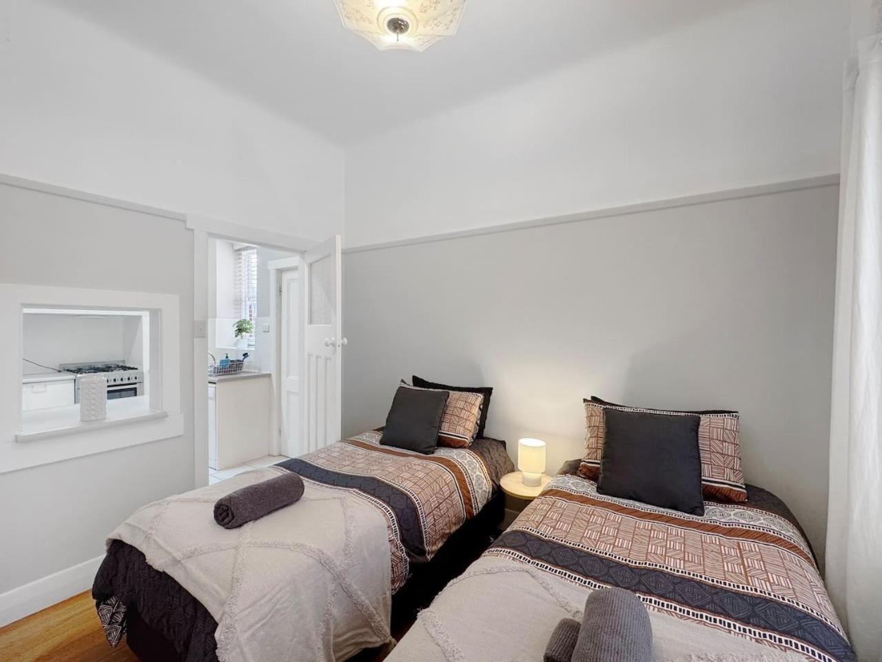 Ground Floor Apartment, 250 Metres To The Apartment Melbourne