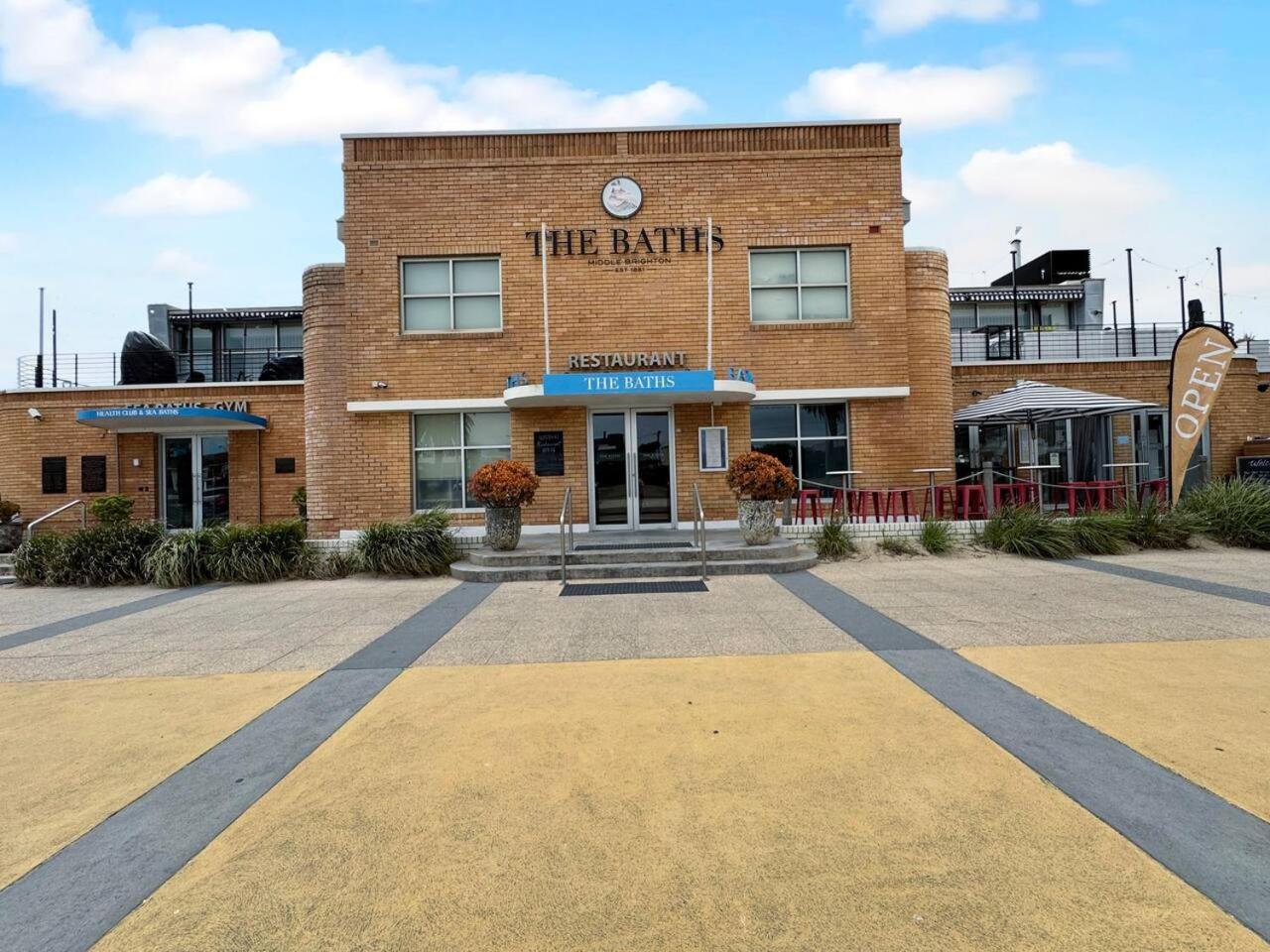 Ground Floor Apartment, 250 Metres To The Melbourne