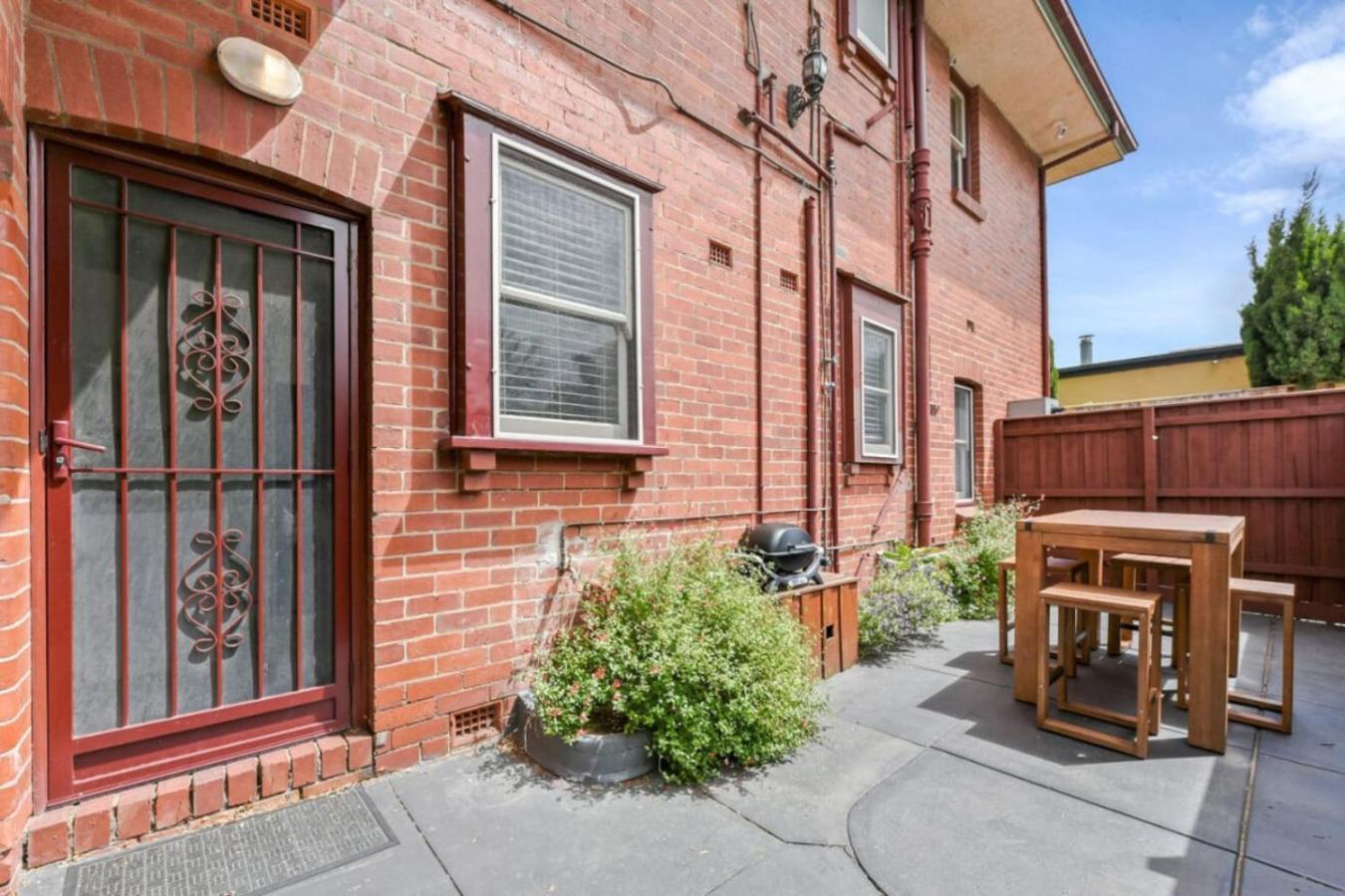 Apartment Ground Floor Apartment, 250 Metres To The