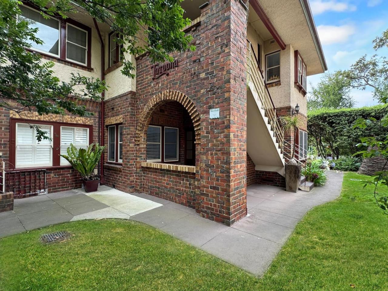 Ground Floor Apartment, 250 Metres To The * Melbourne