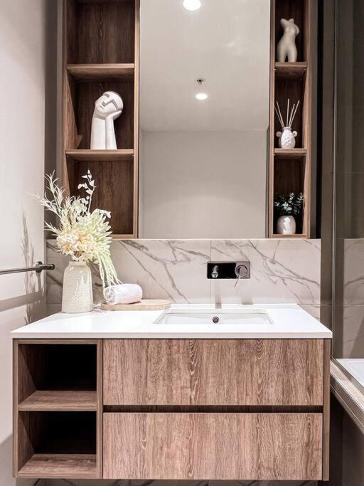 Apartment Skyline Serenity Lvl 61 Cbd Luxury