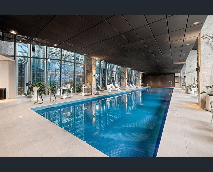 Skyline Serenity Lvl 61 Cbd Luxury Apartment Melbourne