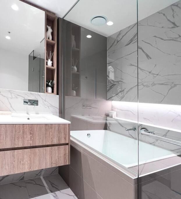 Skyline Serenity Lvl 61 Cbd Luxury * Melbourne