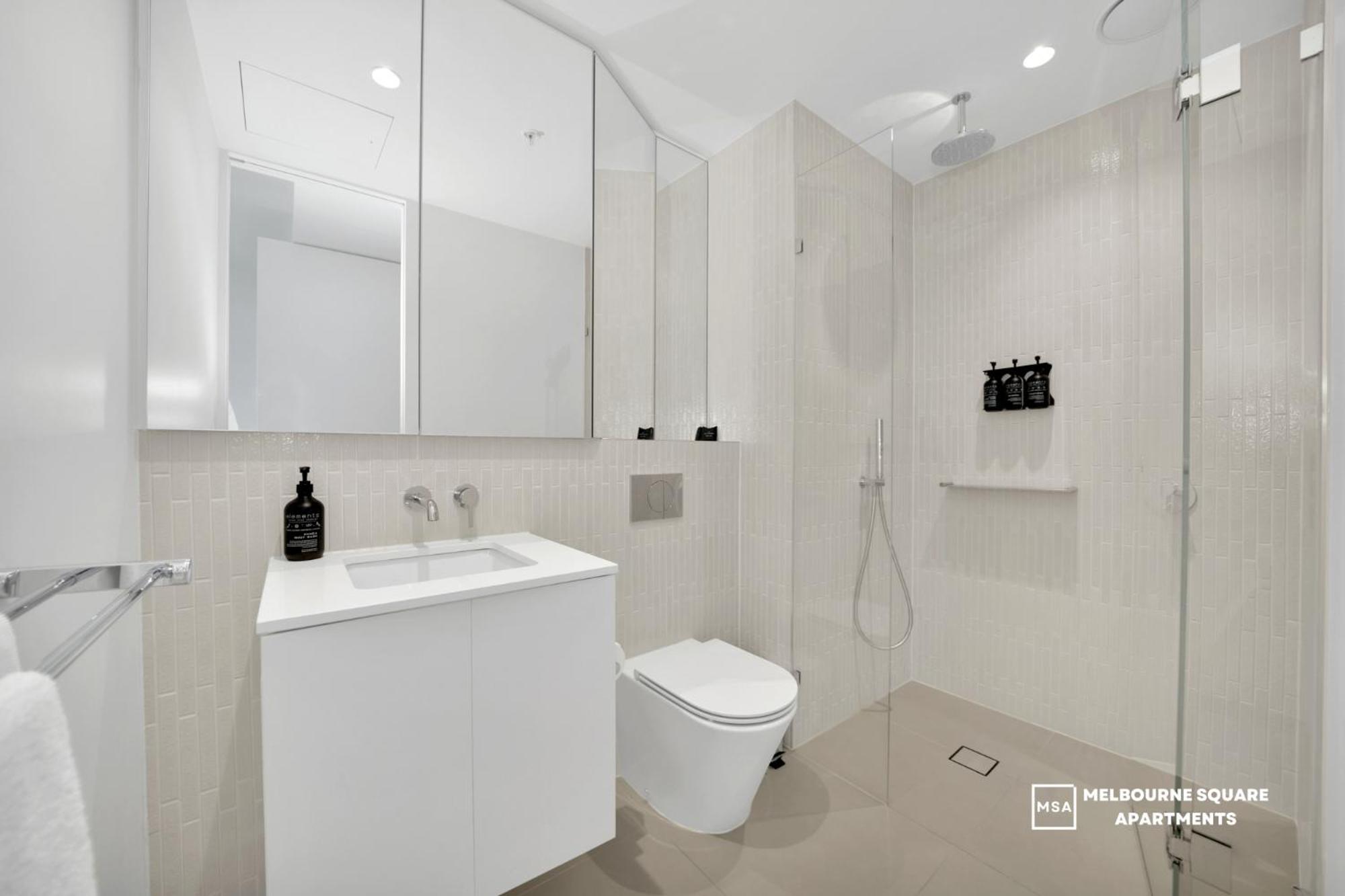 Square Apartment *