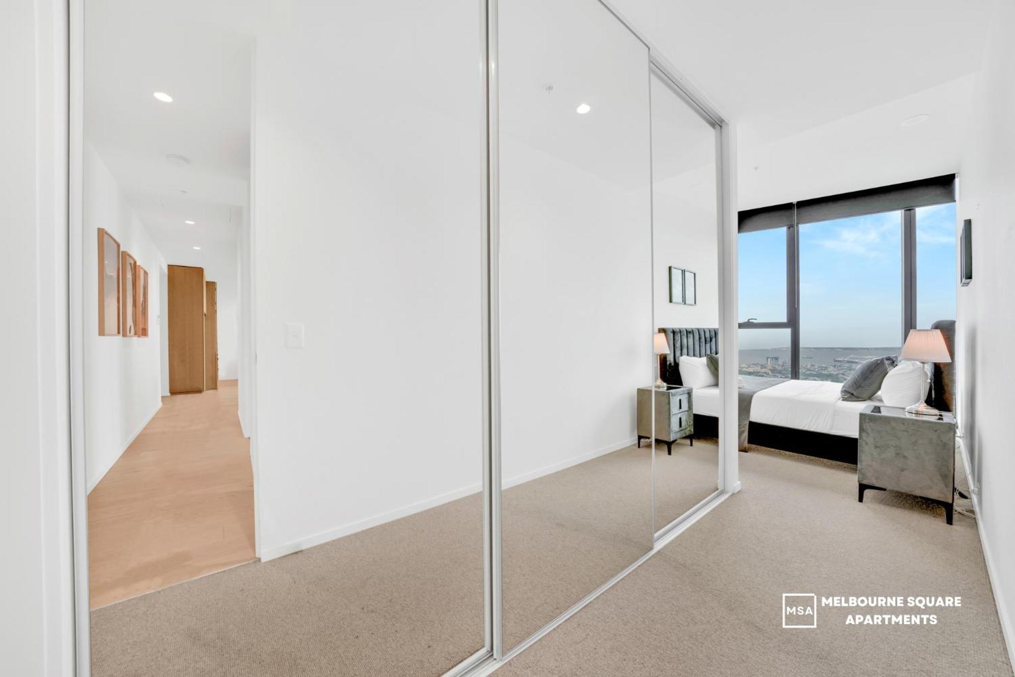 Square Apartment