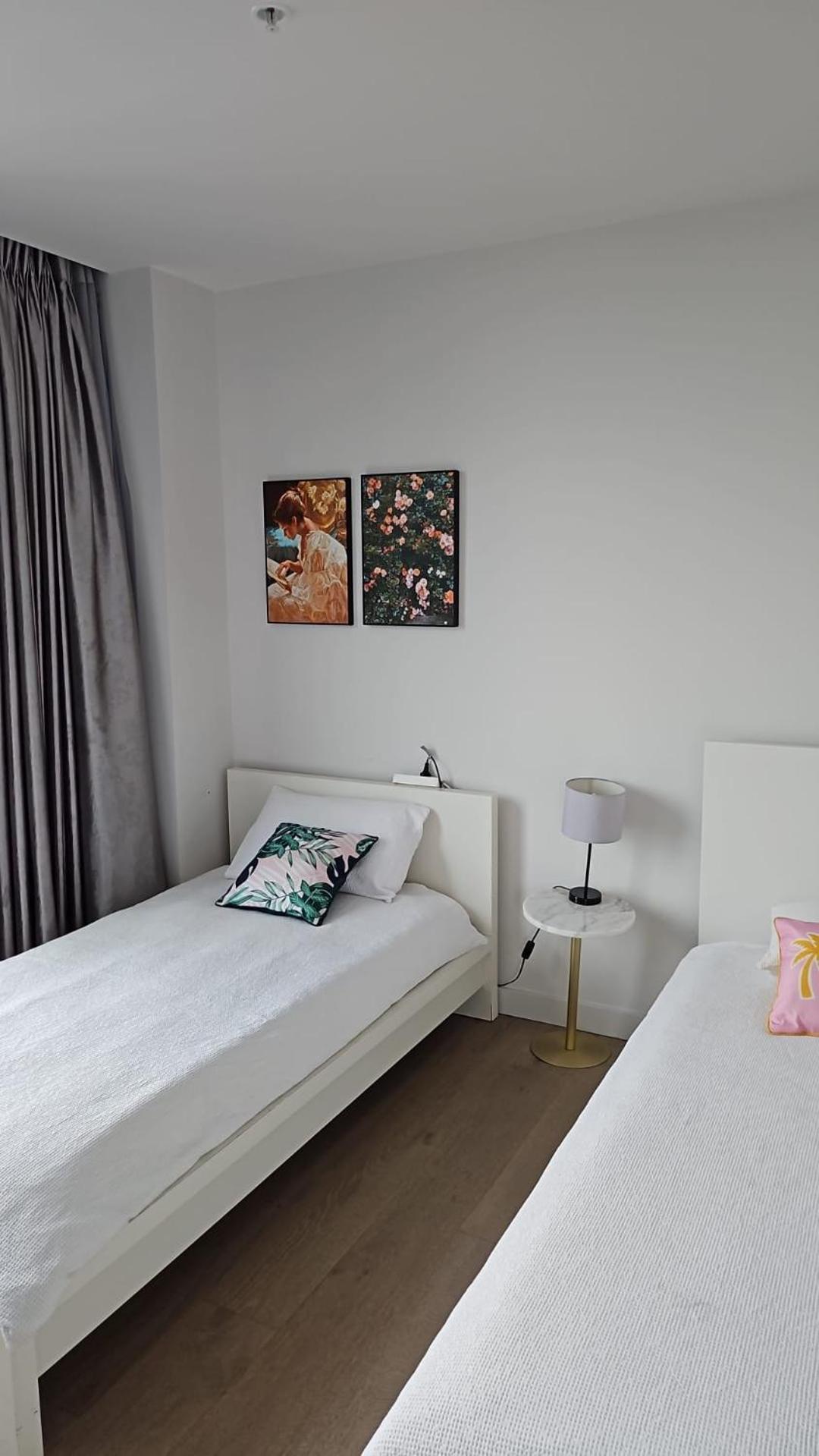 Apartment Luxury Cbd 5 Beds, 2 Baths Great Skyview With Pool, Gym, Spa, Carpark,sauna Melbourne