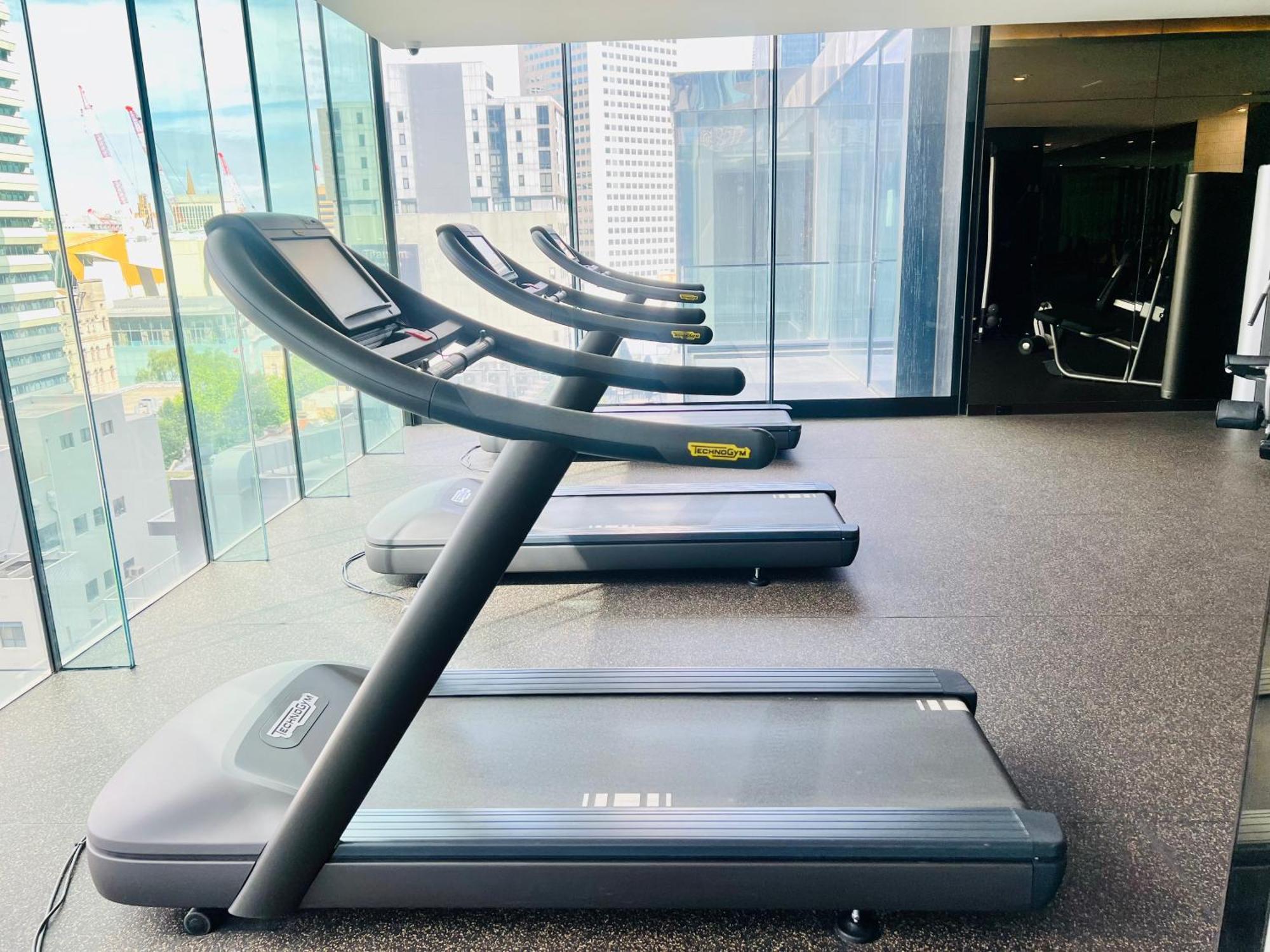 Luxury Cbd 5 Beds, 2 Baths Great Skyview With Pool, Gym, Spa, Carpark,sauna