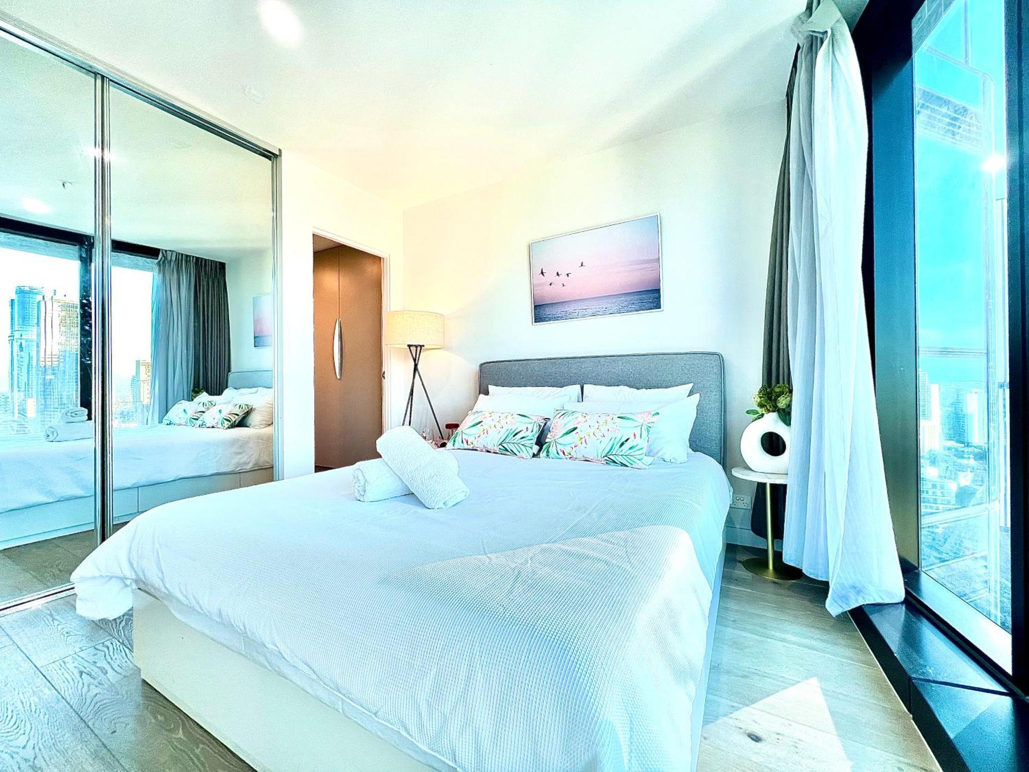 Luxury Cbd 5 Beds, 2 Baths Great Skyview With Pool, Gym, Spa, Carpark,sauna Apartment Melbourne