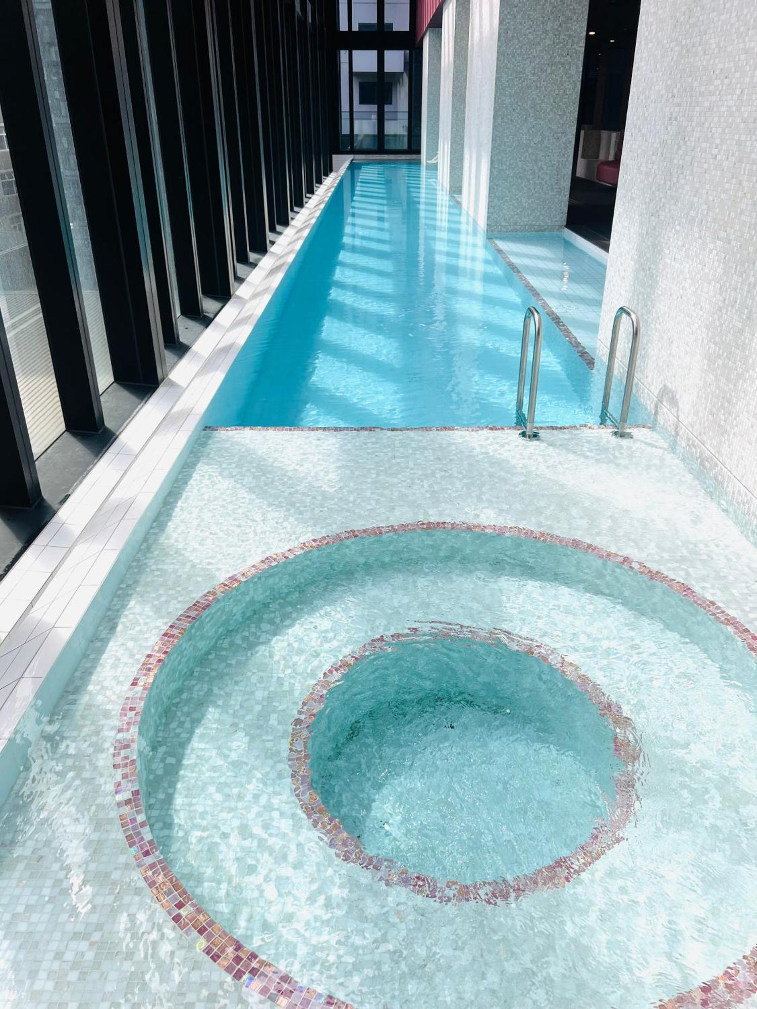 Apartment Luxury Cbd 5 Beds, 2 Baths Great Skyview With Pool, Gym, Spa, Carpark,sauna *