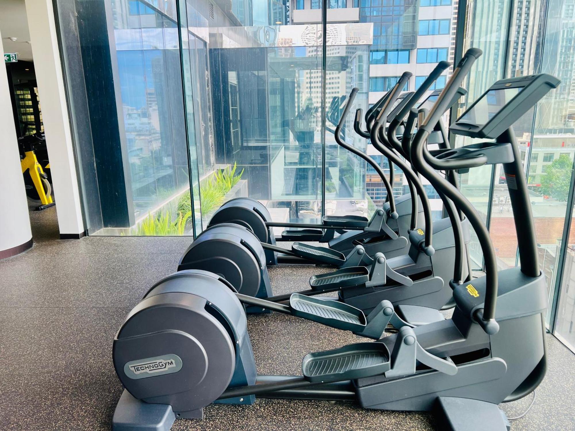 Luxury Cbd 5 Beds, 2 Baths Great Skyview With Pool, Gym, Spa, Carpark,sauna Melbourne