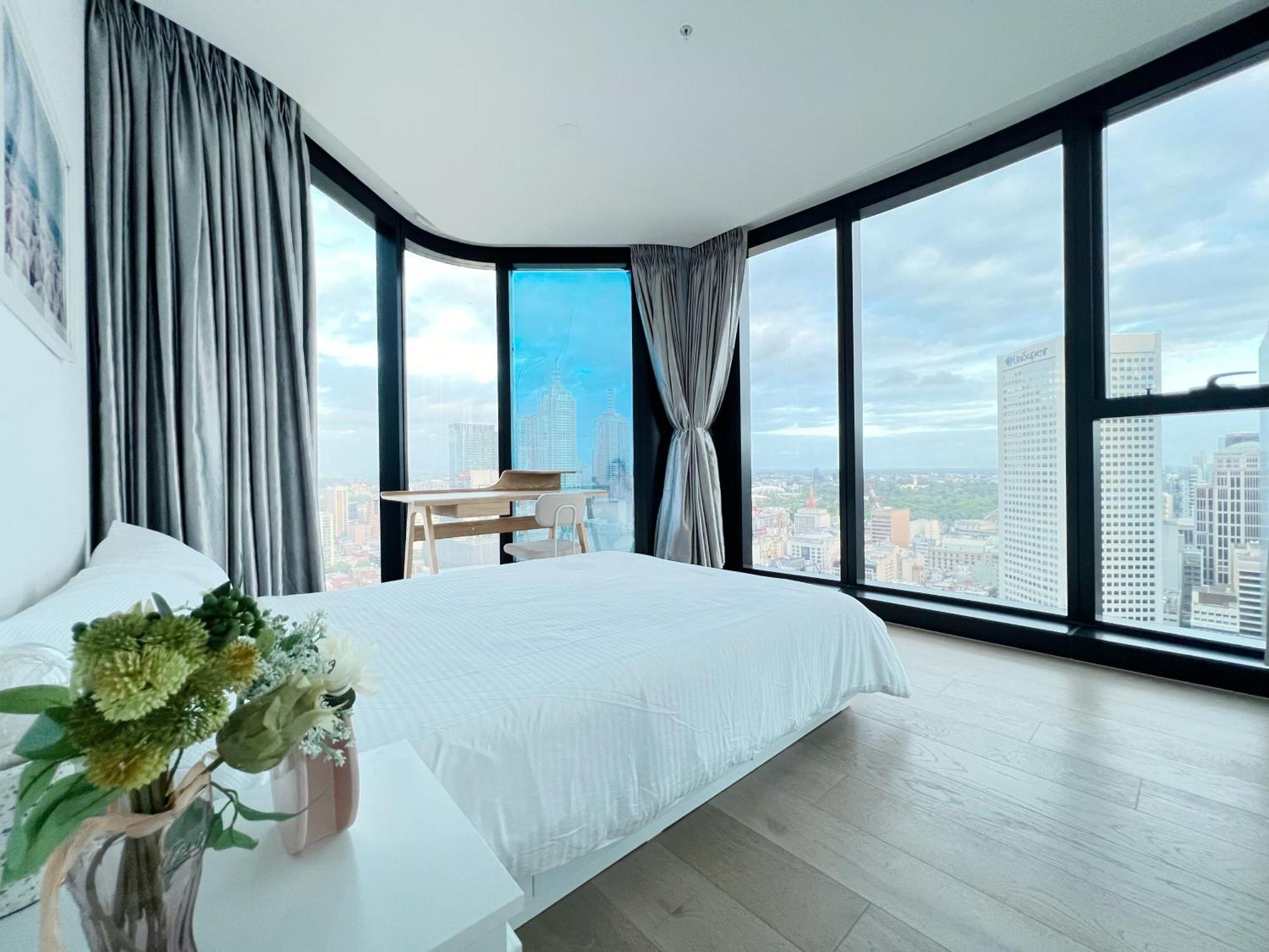 Apartment Luxury Cbd 5 Beds, 2 Baths Great Skyview With Pool, Gym, Spa, Carpark,sauna *