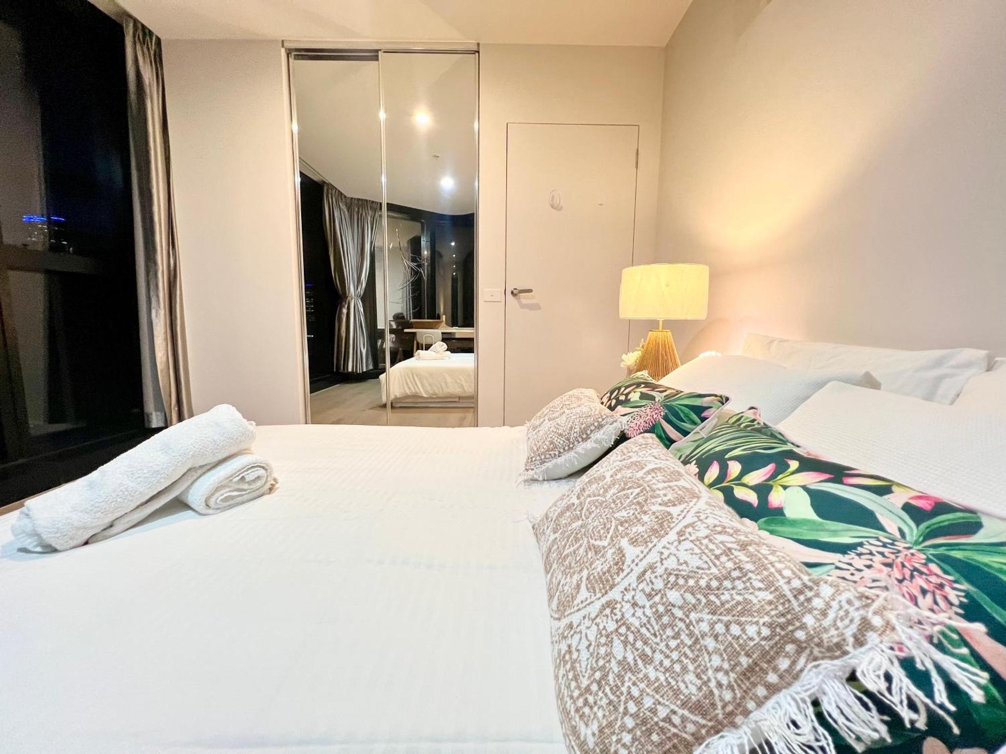 Luxury Cbd 5 Beds, 2 Baths Great Skyview With Pool, Gym, Spa, Carpark,sauna *