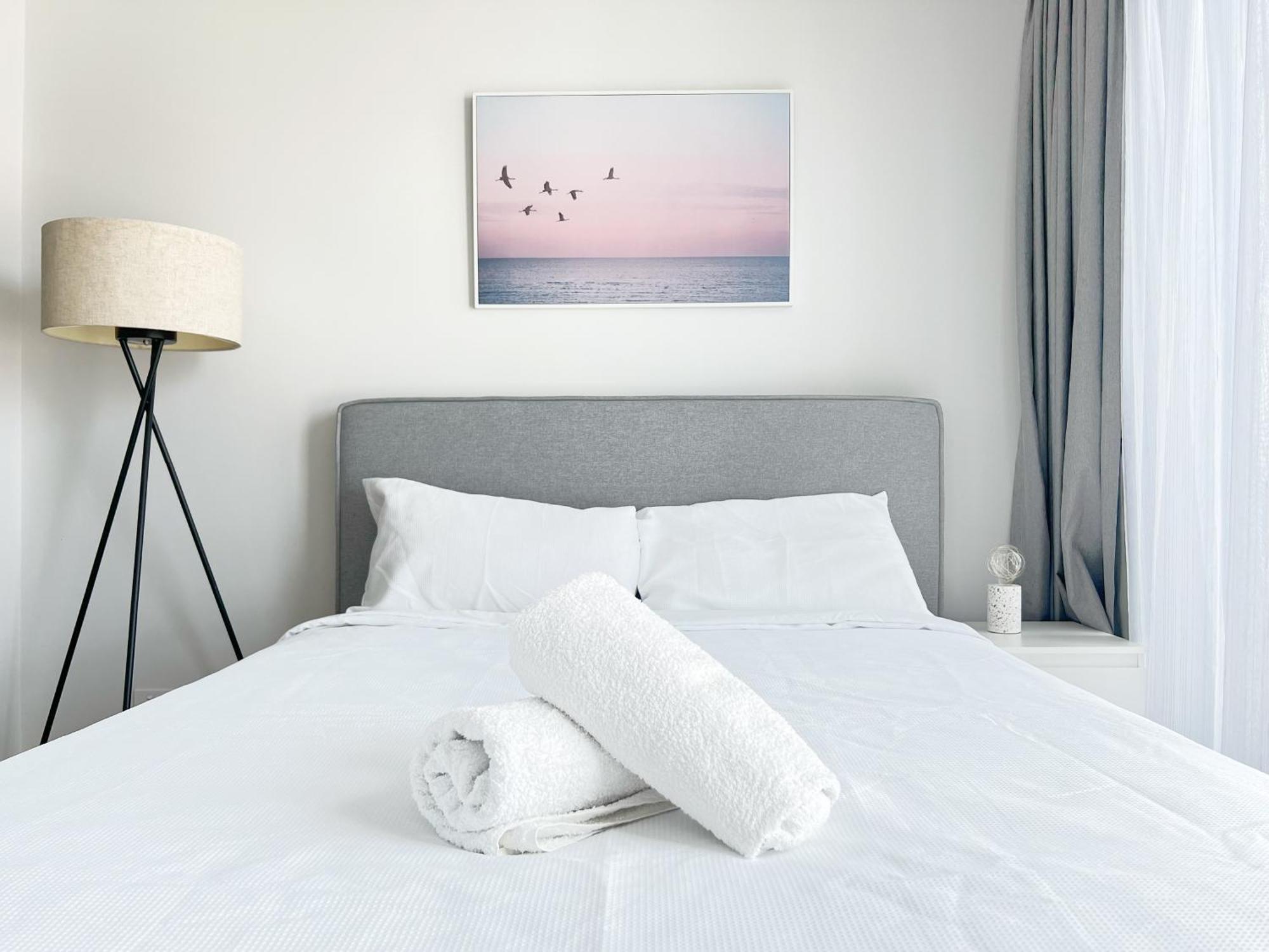 Luxury Cbd 5 Beds, 2 Baths Great Skyview With Pool, Gym, Spa, Carpark,sauna Apartment Melbourne
