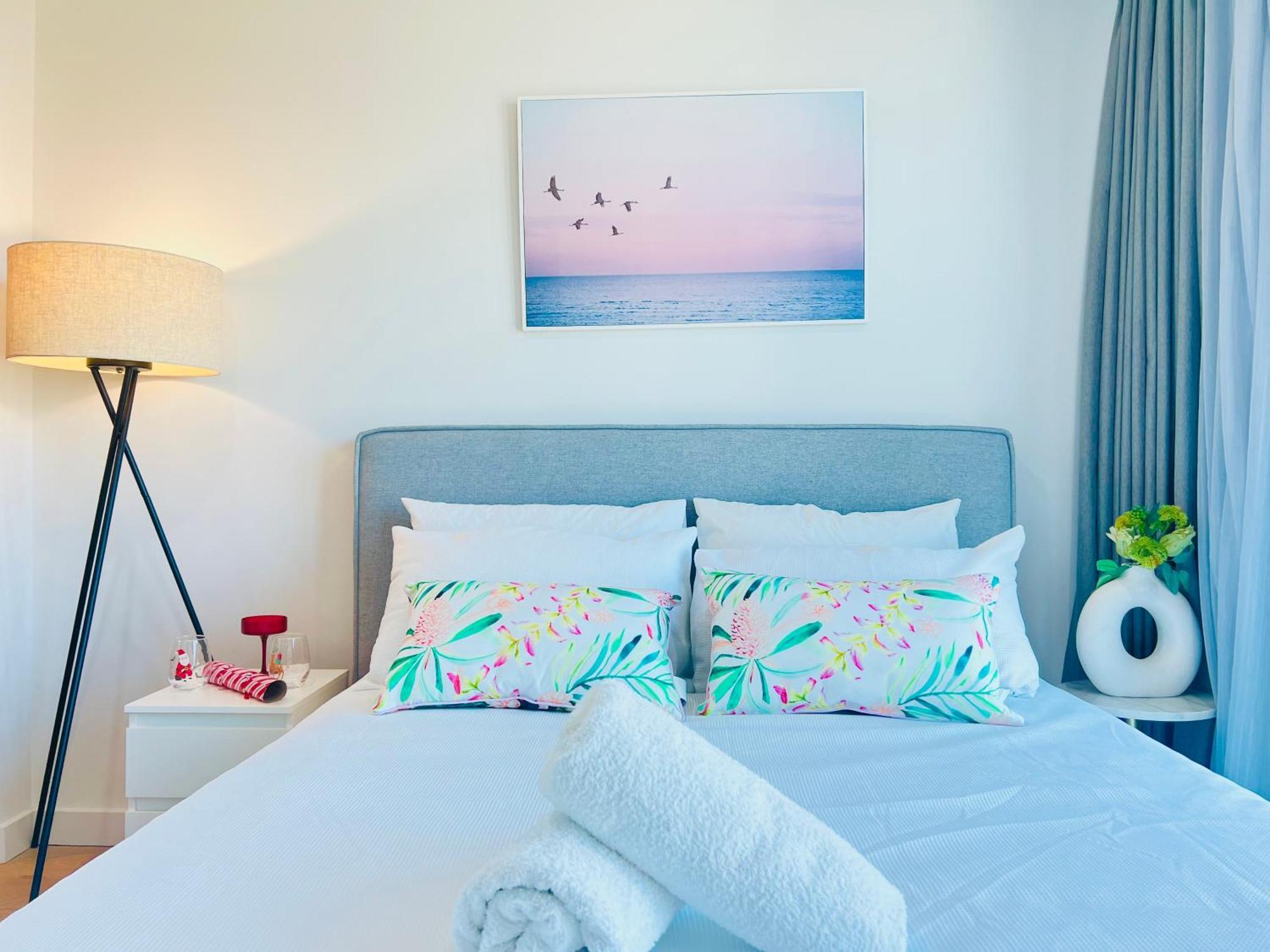Luxury Cbd 5 Beds, 2 Baths Great Skyview With Pool, Gym, Spa, Carpark,sauna *