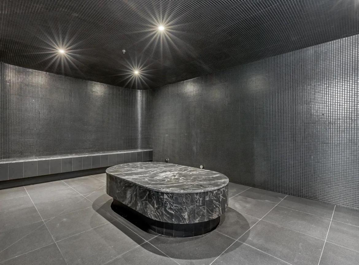 Apartment Luxury Cbd 5 Beds, 2 Baths Great Skyview With Pool, Gym, Spa, Carpark,sauna *