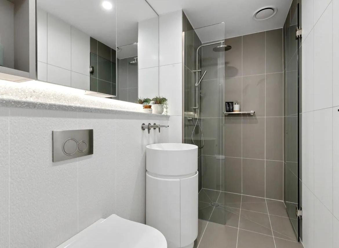 Luxury Cbd 5 Beds, 2 Baths Great Skyview With Pool, Gym, Spa, Carpark,sauna