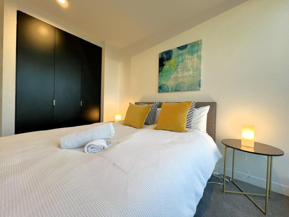 2 Bedroom 2bath, Free Parking, Southern Cross, Lvl 36 *