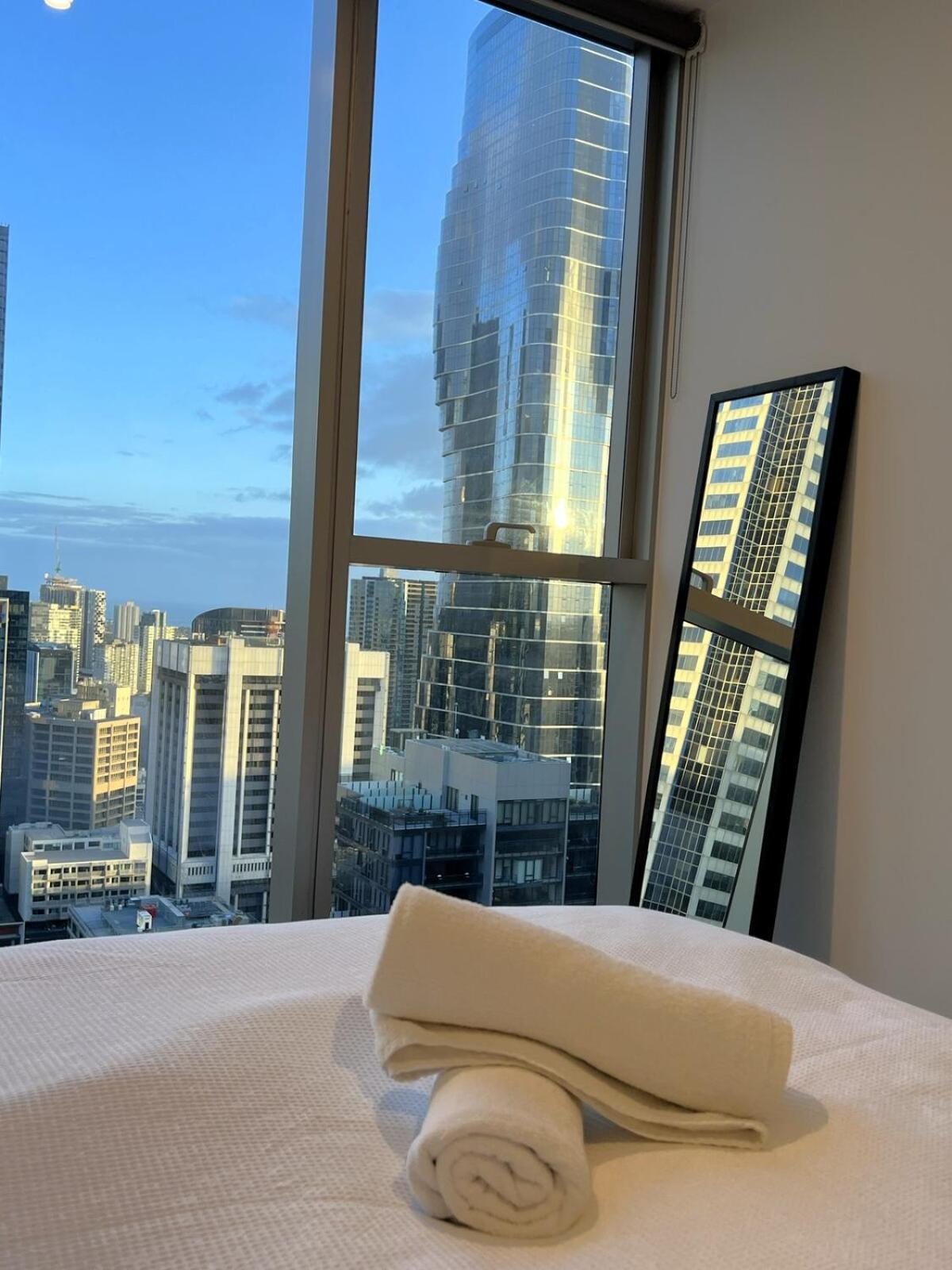 2 Bedroom 2bath, Free Parking, Southern Cross, Lvl 36 Apartment Melbourne