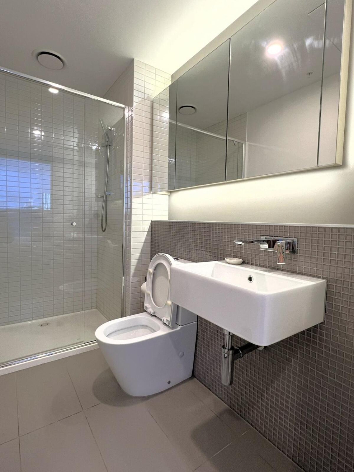 2 Bedroom 2bath, Free Parking, Southern Cross, Lvl 36 Apartment *