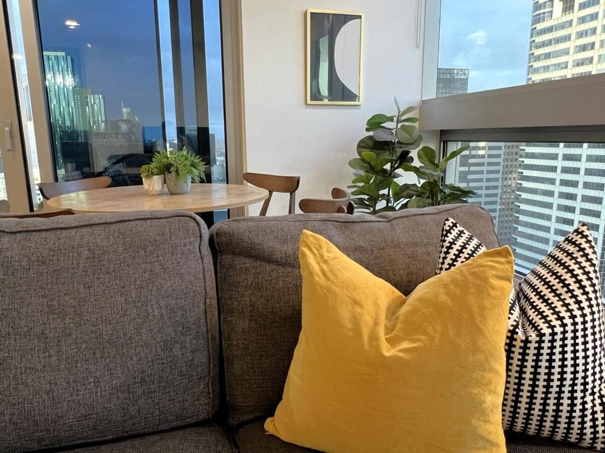 2 Bedroom 2bath, Free Parking, Southern Cross, Lvl 36 Melbourne