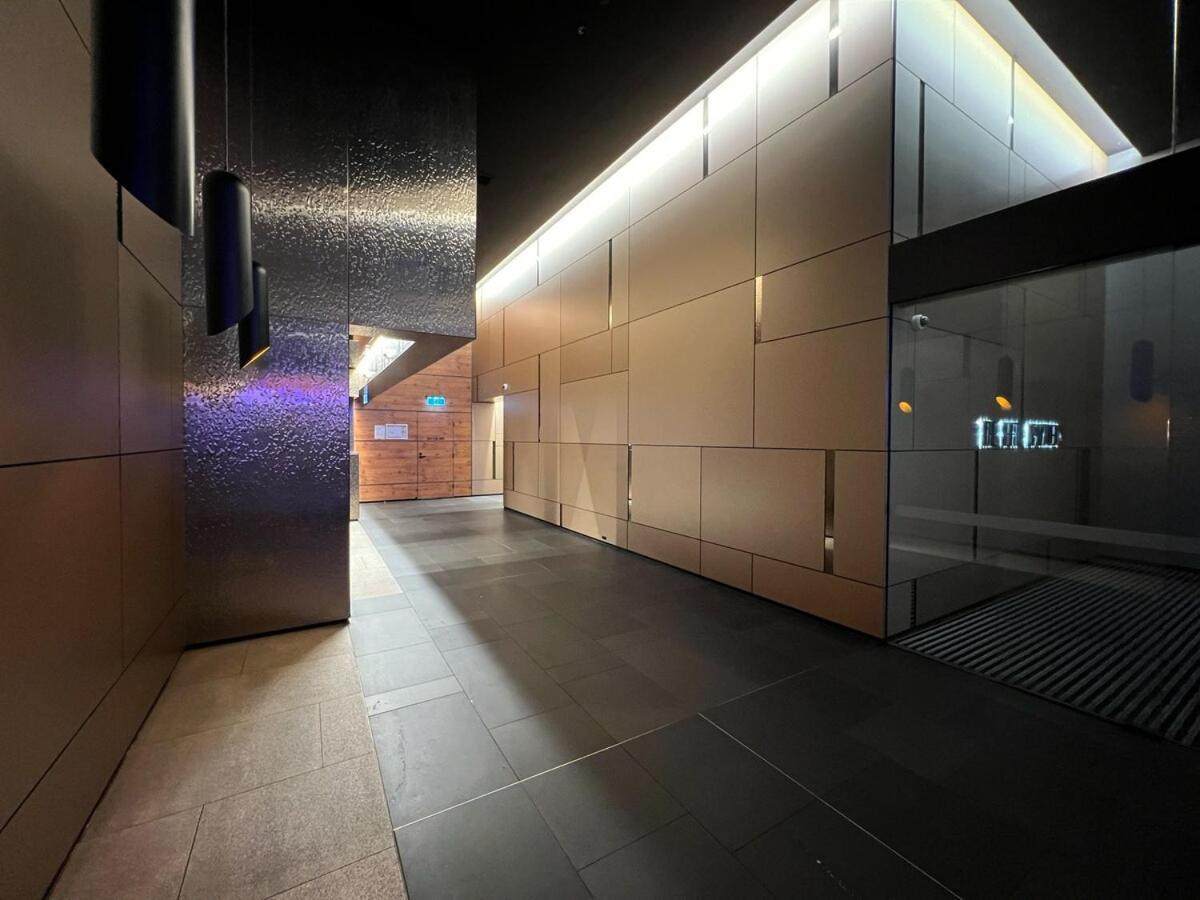 2 Bedroom 2bath, Free Parking, Southern Cross, Lvl 36 *