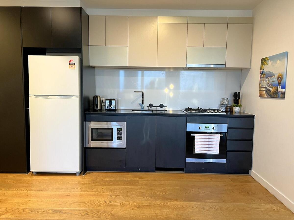 2 Bedroom 2bath, Free Parking, Southern Cross, Lvl 36 * Melbourne