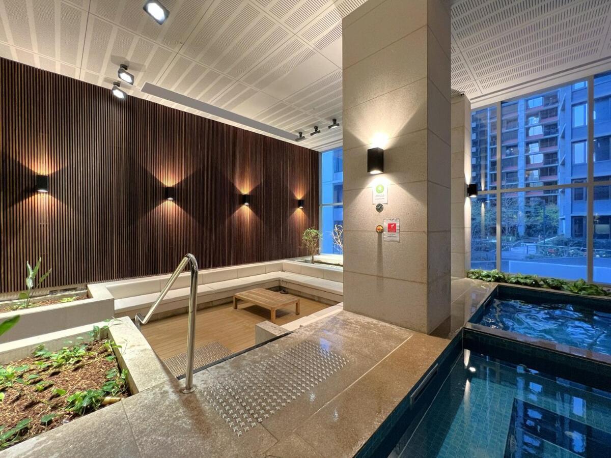 2 Bedroom 2bath, Free Parking, Southern Cross, Lvl 36 Apartment *