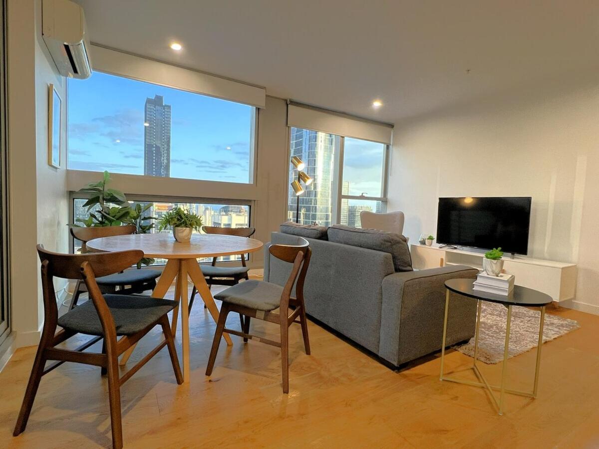 Apartment 2 Bedroom 2bath, Free Parking, Southern Cross, Lvl 36 Melbourne