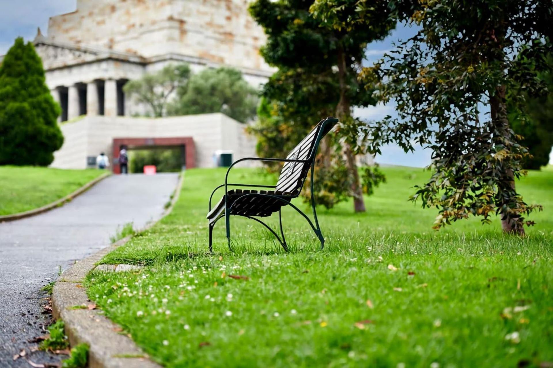 Stunning Cbd Views + Free Parking *