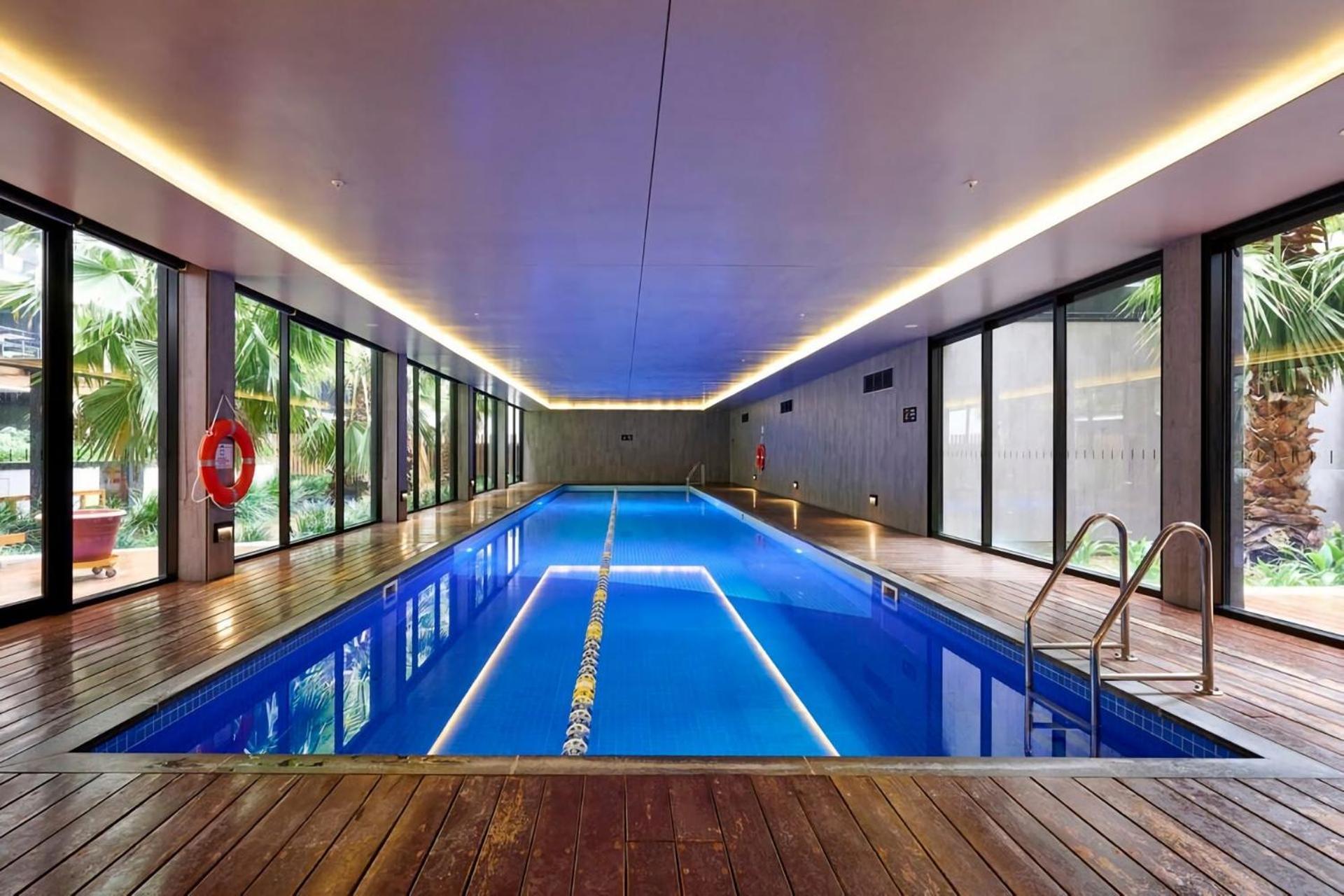 Stunning Cbd Views + Free Parking Apartment