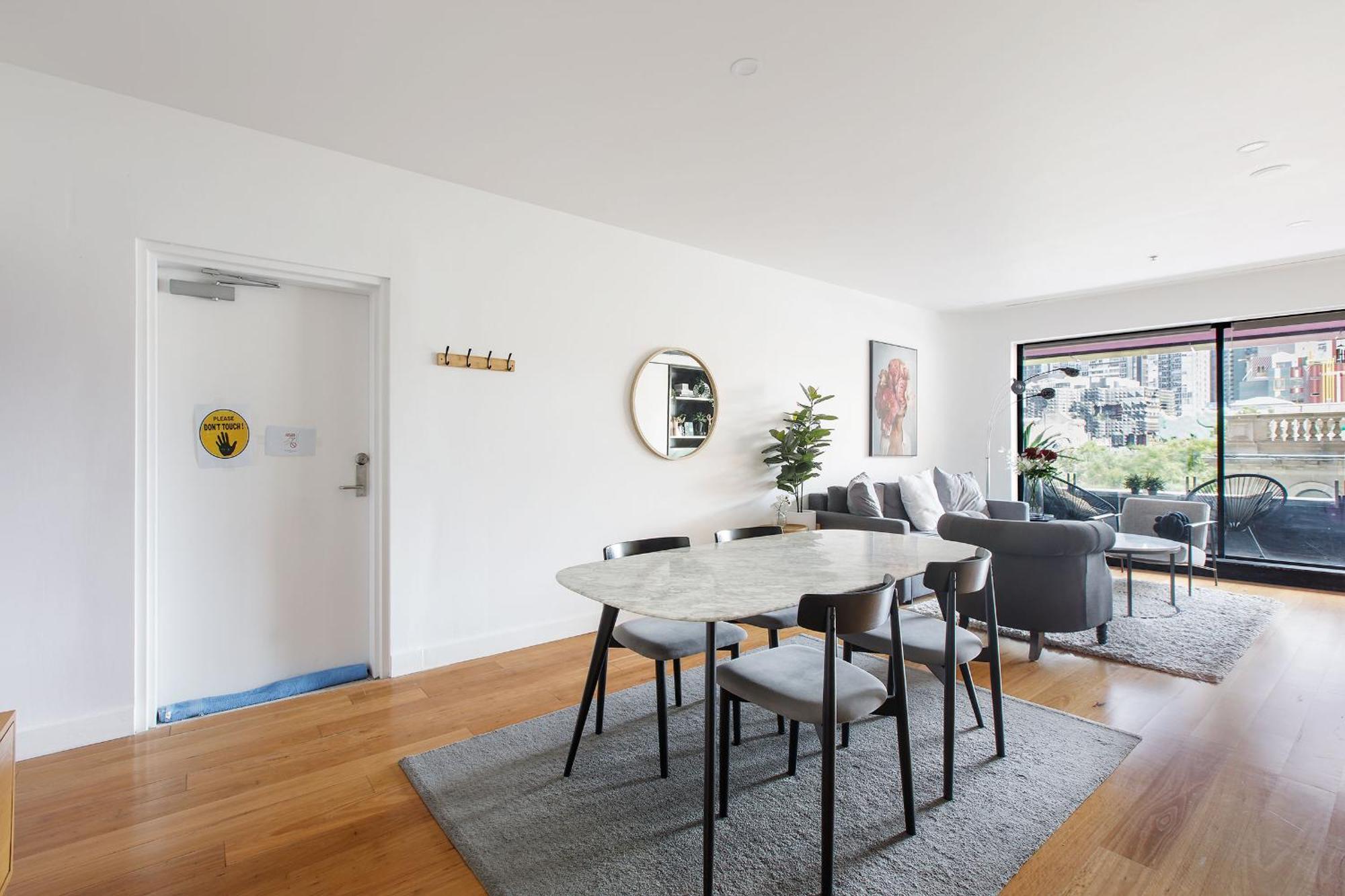 Apartment Living Made Easy On Swanston St With Parking *