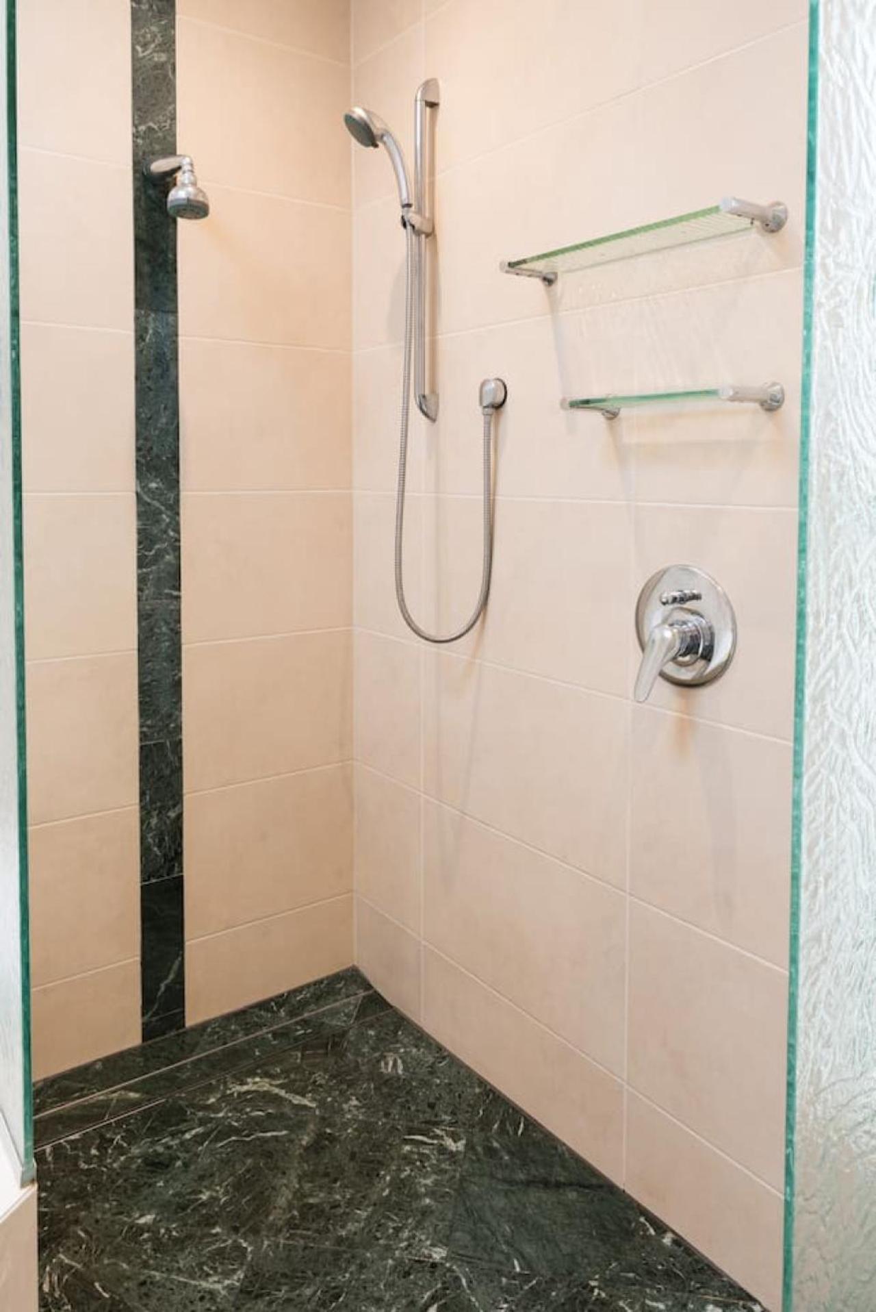 Bright With Garden And Relaxing Bath Casa de férias *