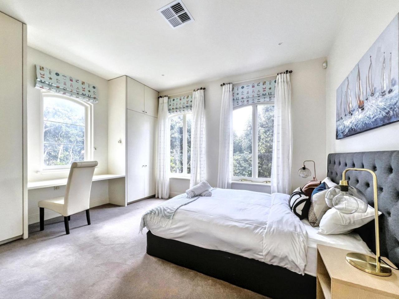 Rowen Manor House * Melbourne