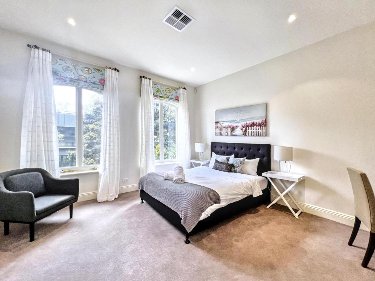 Rowen Manor House Melbourne