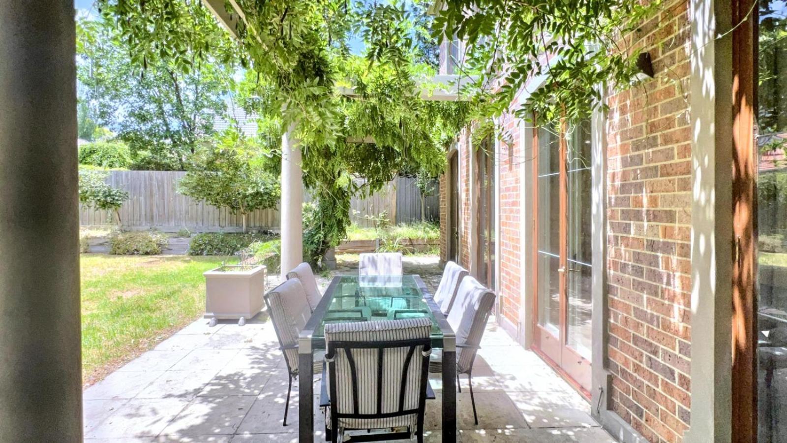 Rowen Manor House Melbourne