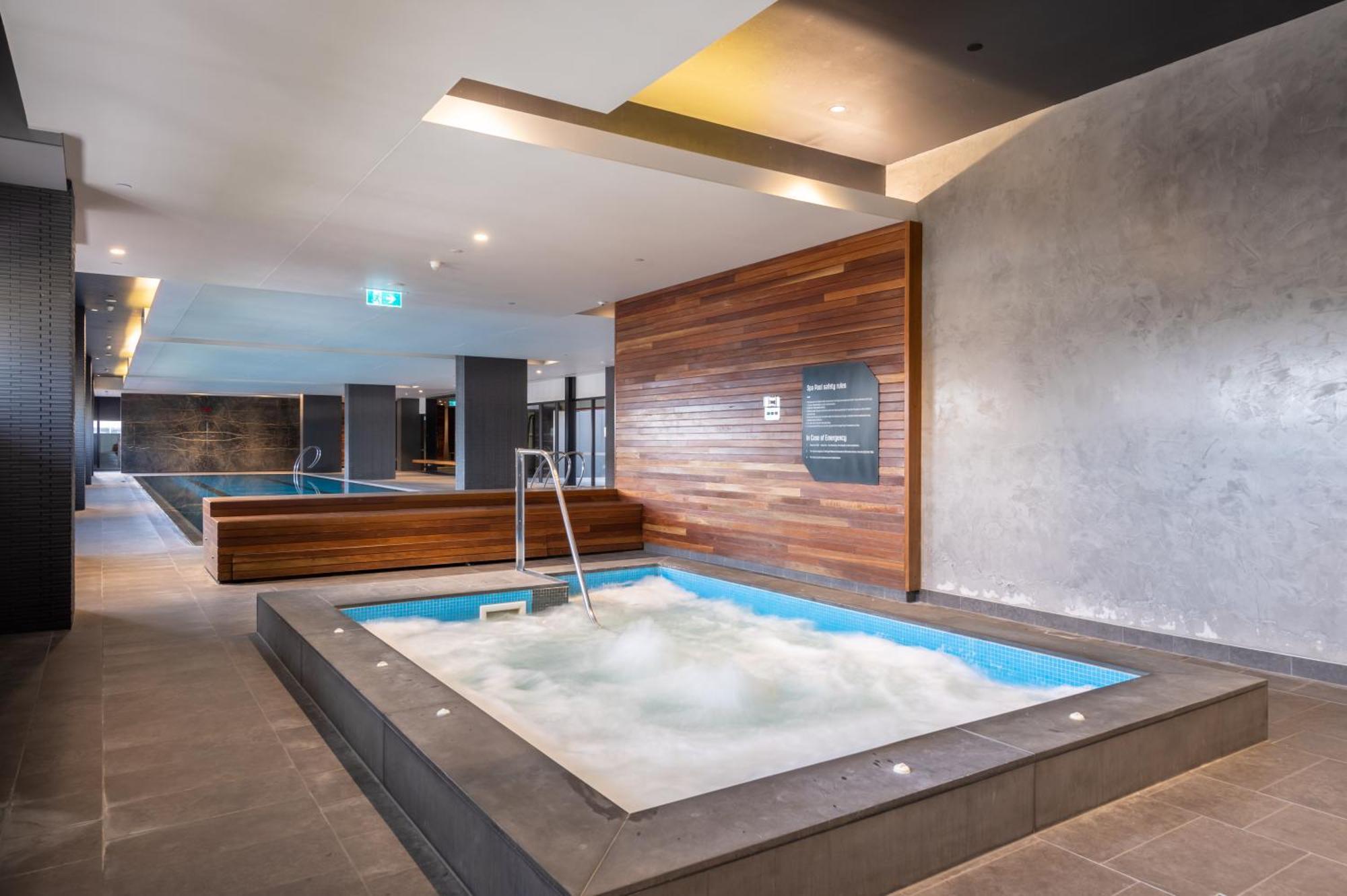 Park Views Cbd Retreat - 1 Car Space * Melbourne