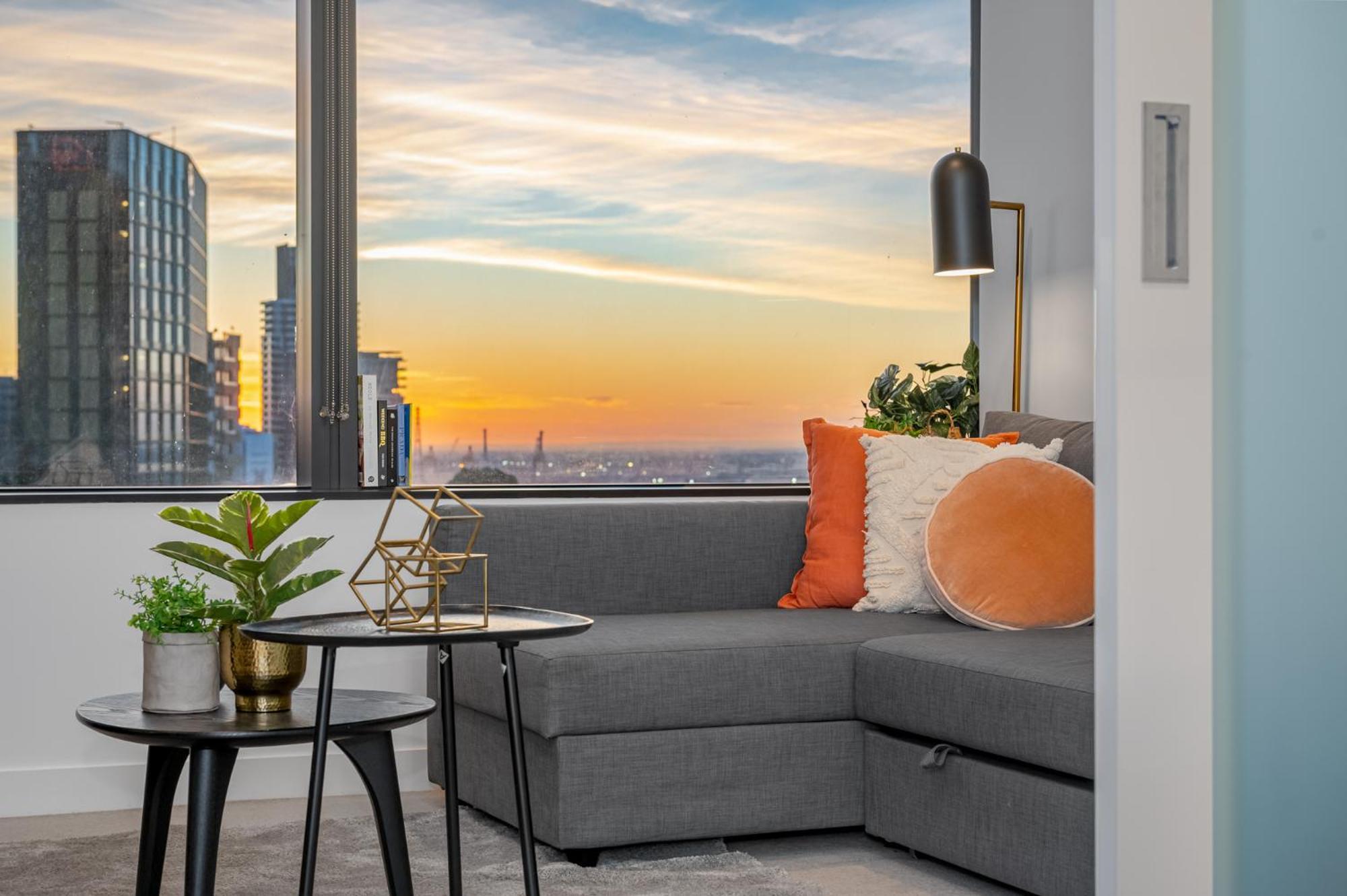 Park Views Cbd Retreat - 1 Car Space *