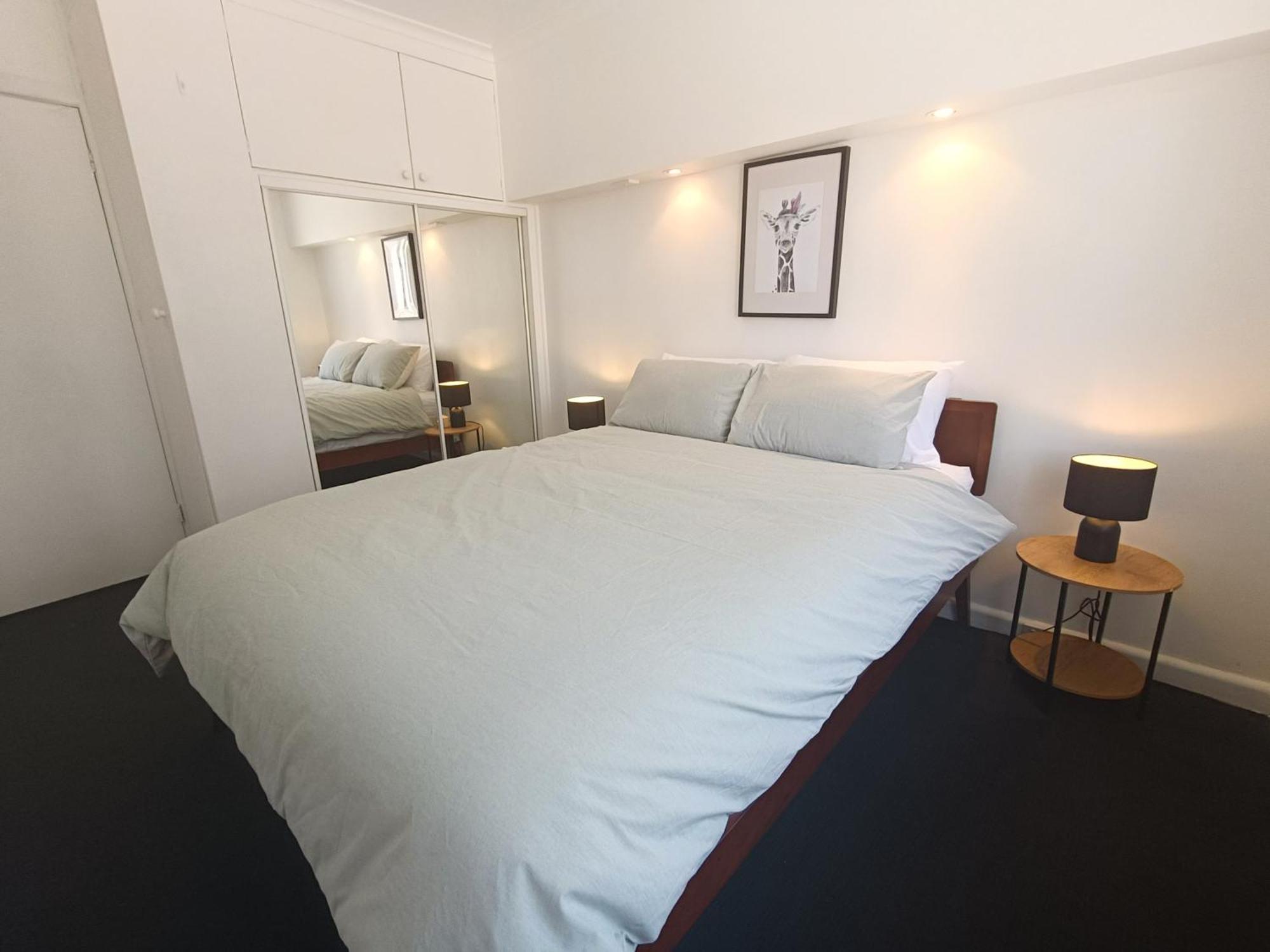 Apartment Cute, Cozy And 1 In Essendon With Free Parking *