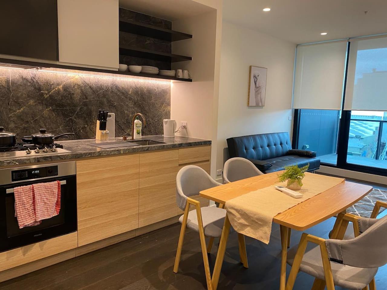 Modern 2-bed With Parking In West Apartment *