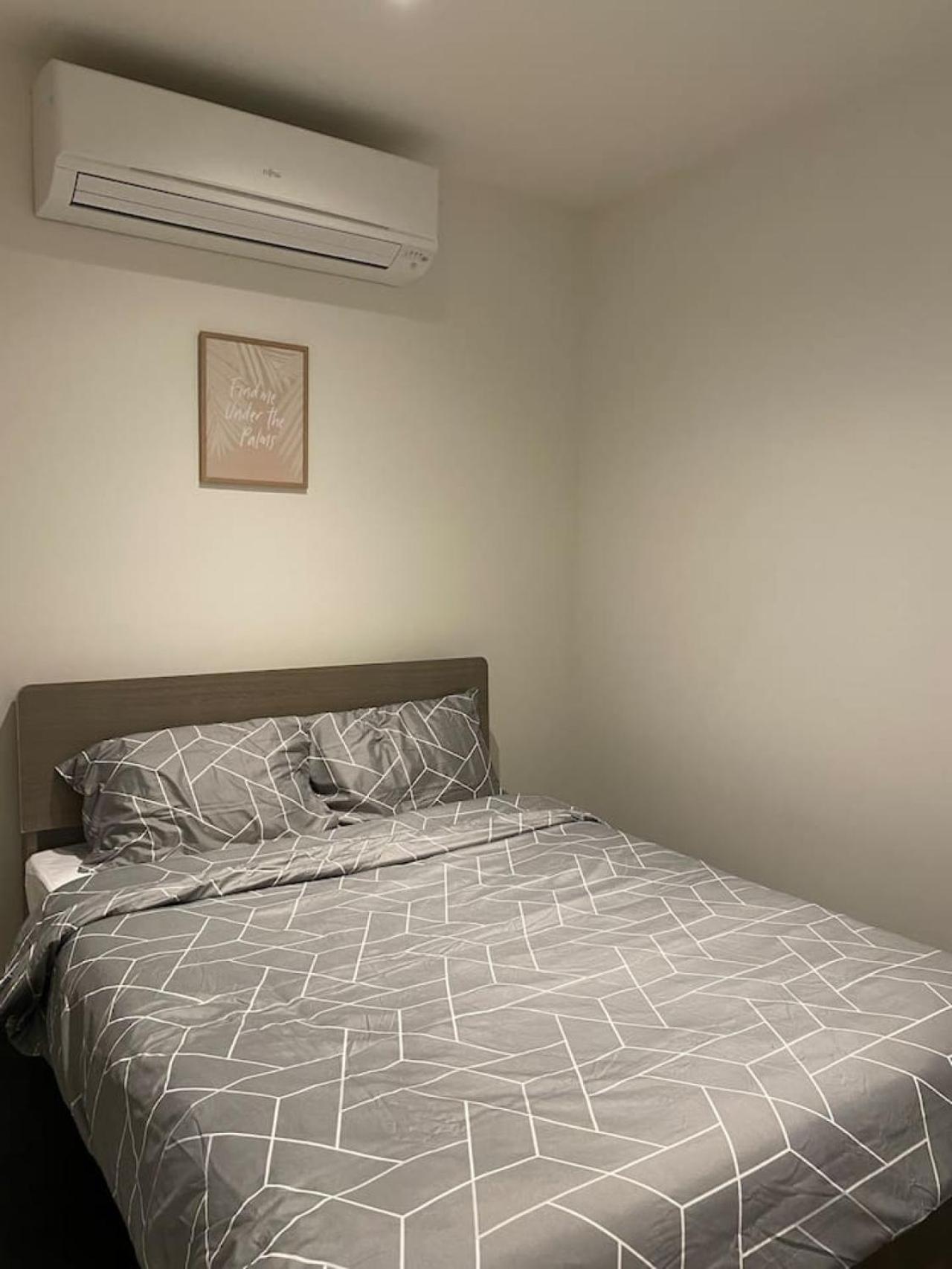 Modern 2-bed With Parking In West